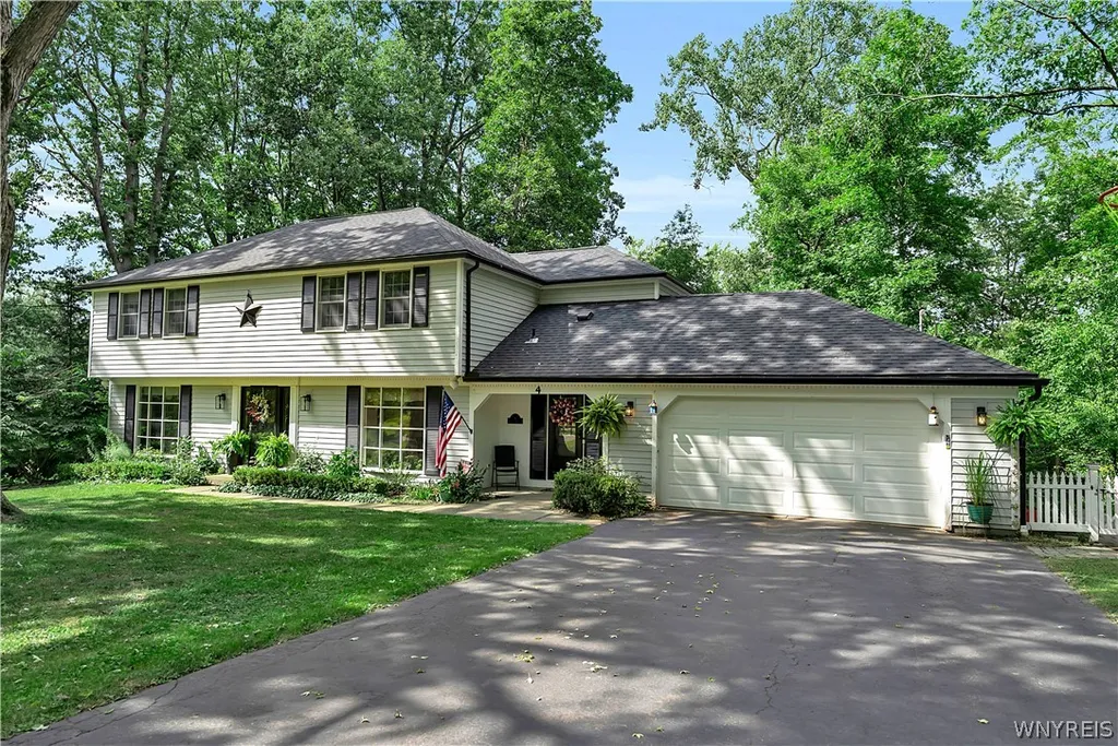 Property at 4 Fawn Terrace, Orchard Park, NY 14127