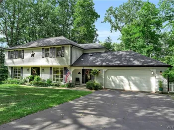 Property at 4 Fawn Terrace, Orchard Park, NY 14127