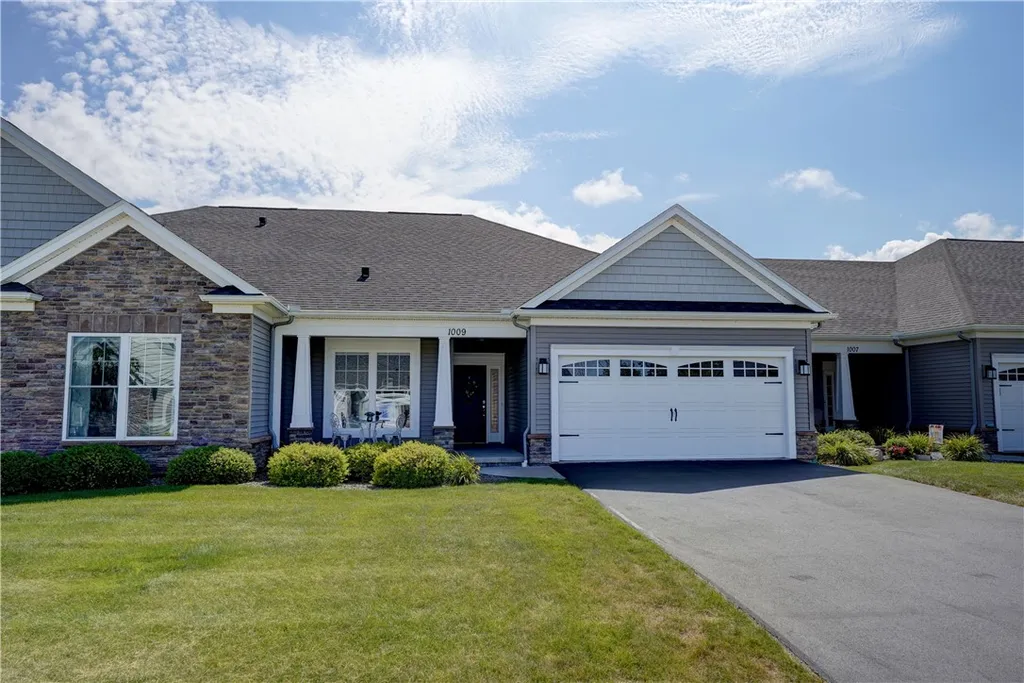 Property at 1009 Pathway Ln, Webster, NY 14580