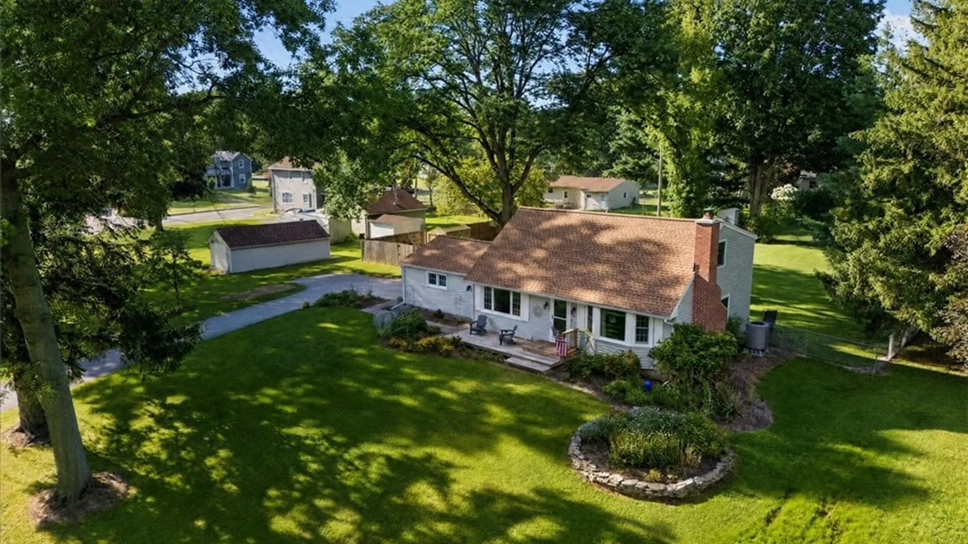Property at 4 Briarwood Lane, Perinton, NY 14450 3