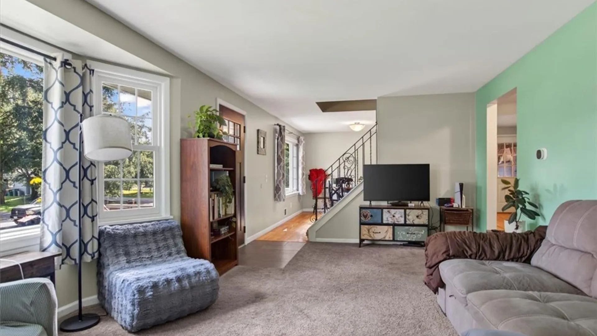 Property at 4 Briarwood Lane, Perinton, NY 14450 4