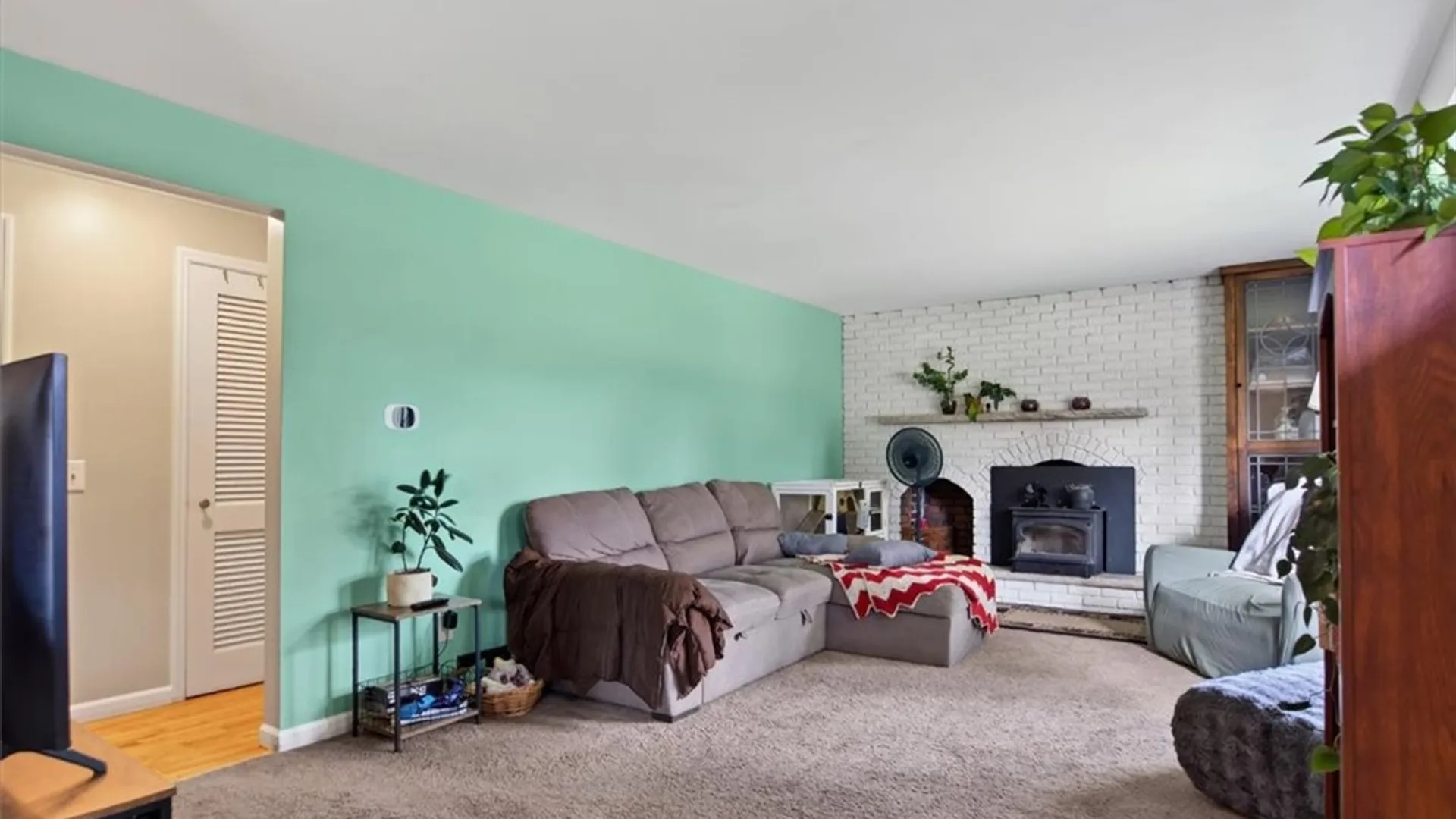 Property at 4 Briarwood Lane, Perinton, NY 14450 5