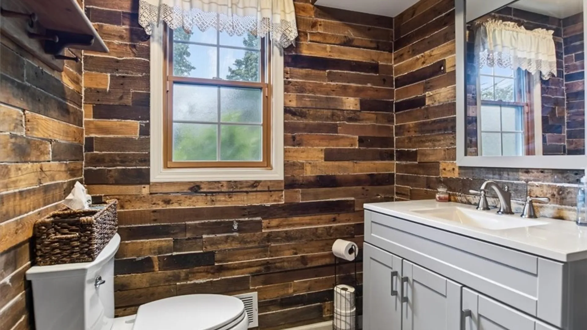 Property at 4 Briarwood Lane, Perinton, NY 14450 15