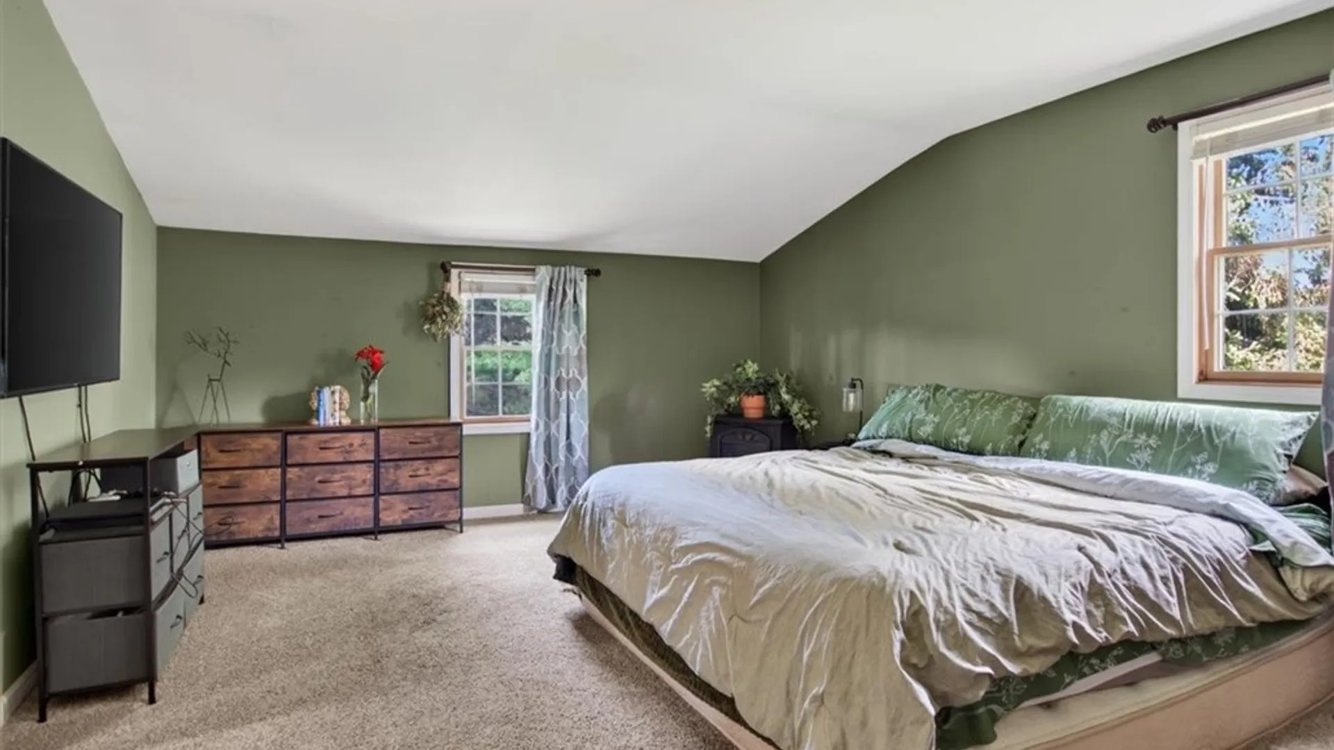 Property at 4 Briarwood Lane, Perinton, NY 14450 26
