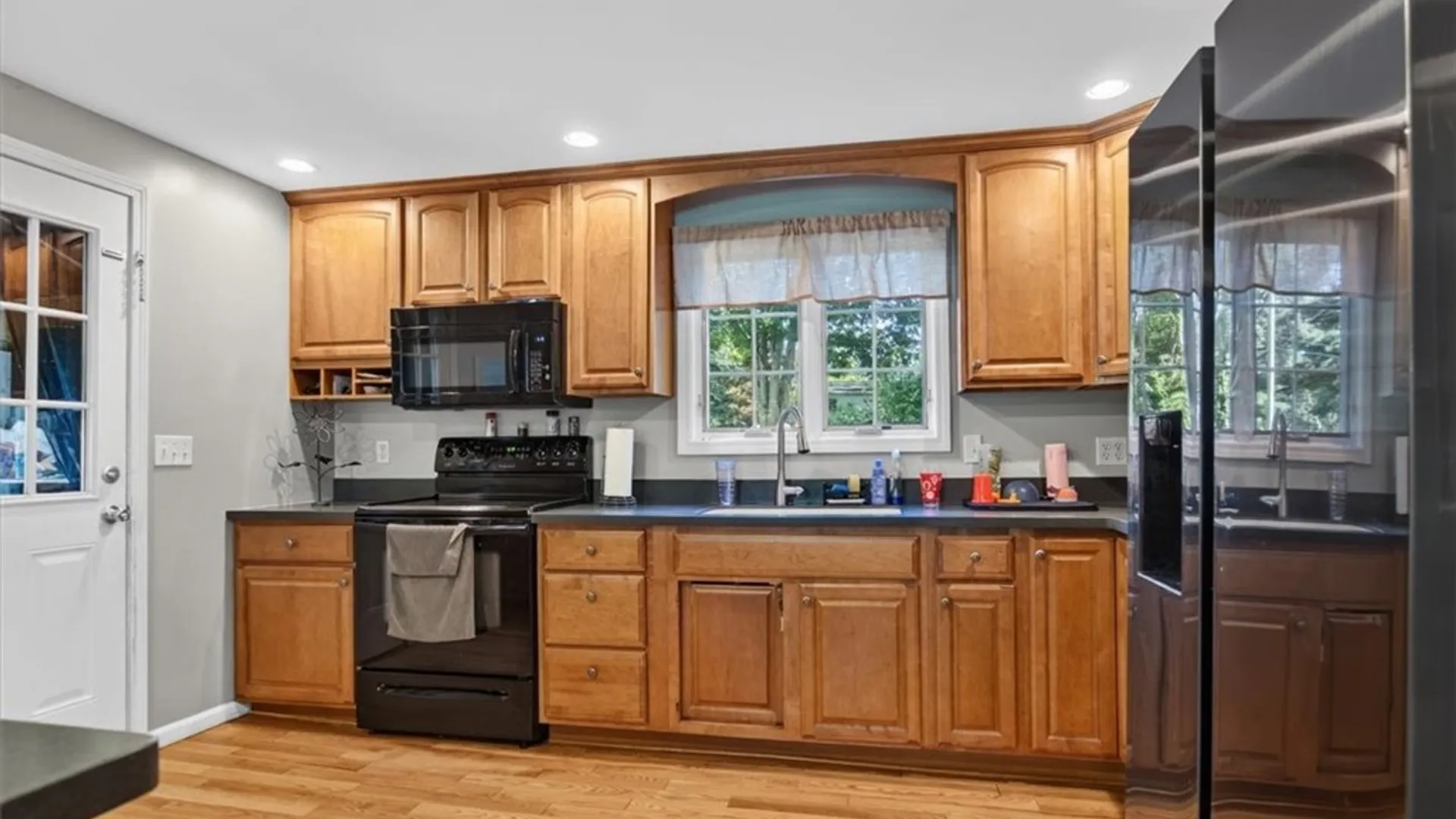 Property at 4 Briarwood Lane, Perinton, NY 14450 11