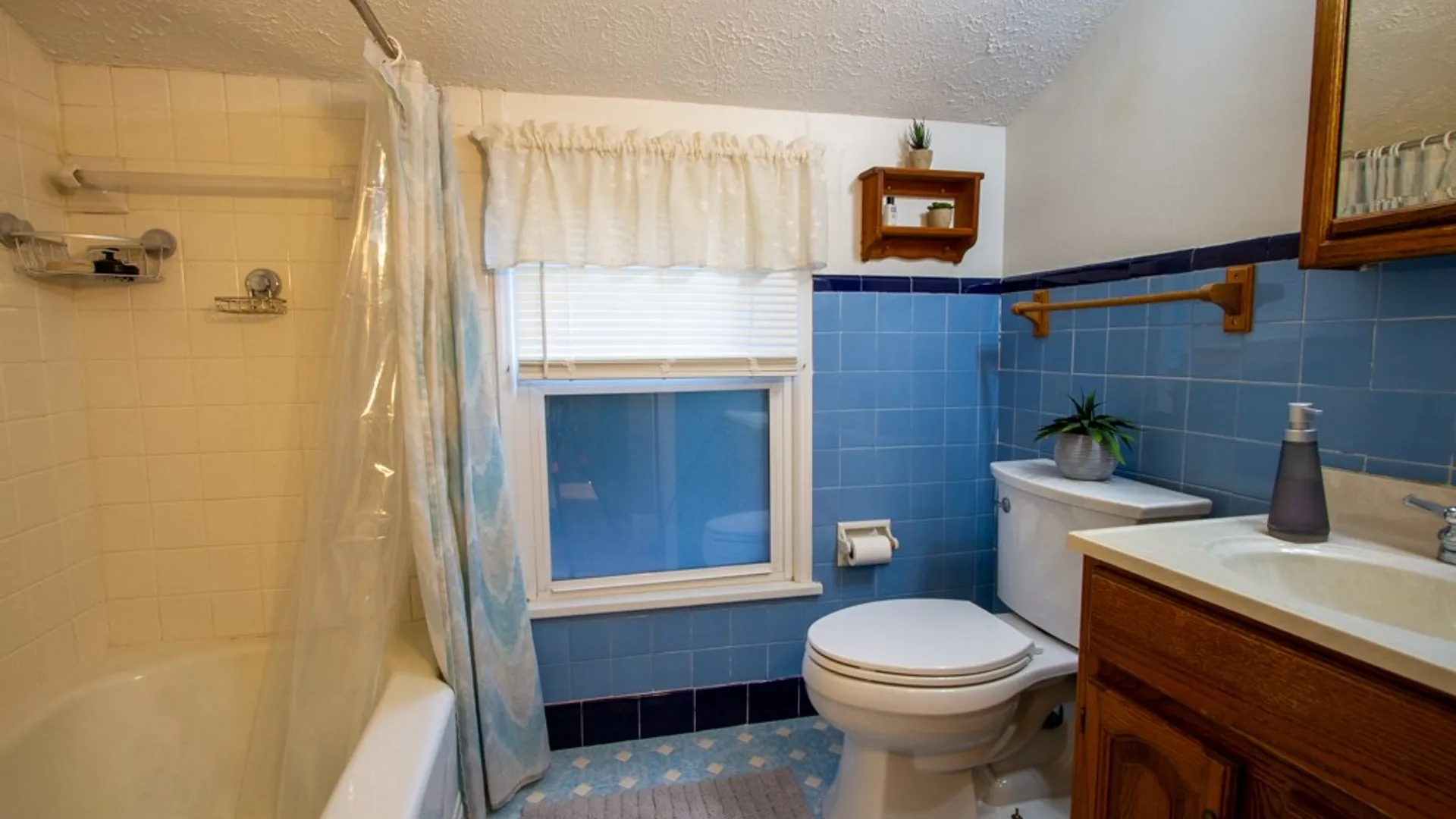 Property at 66 Woodside Lane, Greece, NY 14616 10