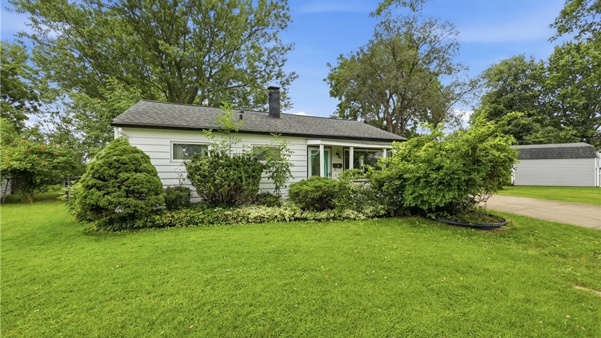 Property at 22 Cornell Court, Tonawanda, NY 14150 4