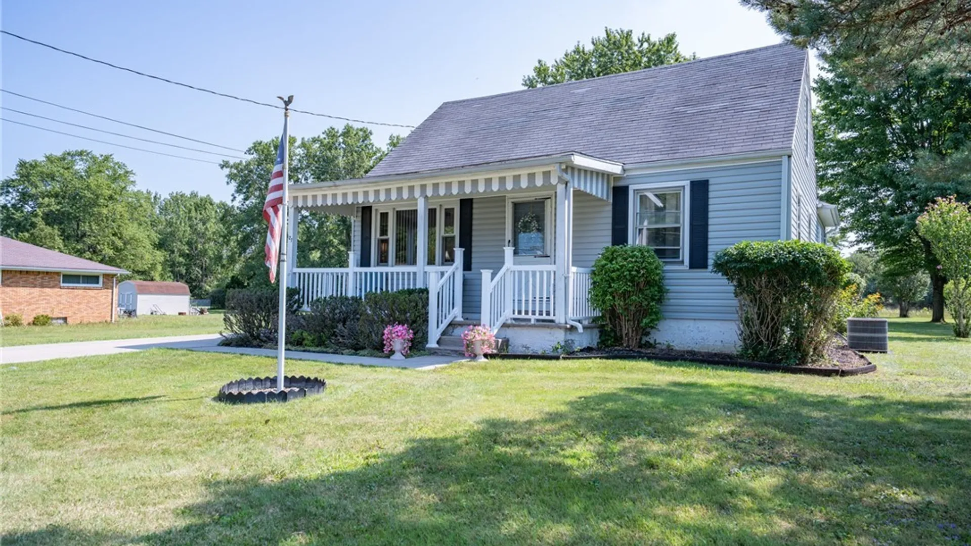 Property at 127 Broadway Street, West Seneca, NY 14224 4