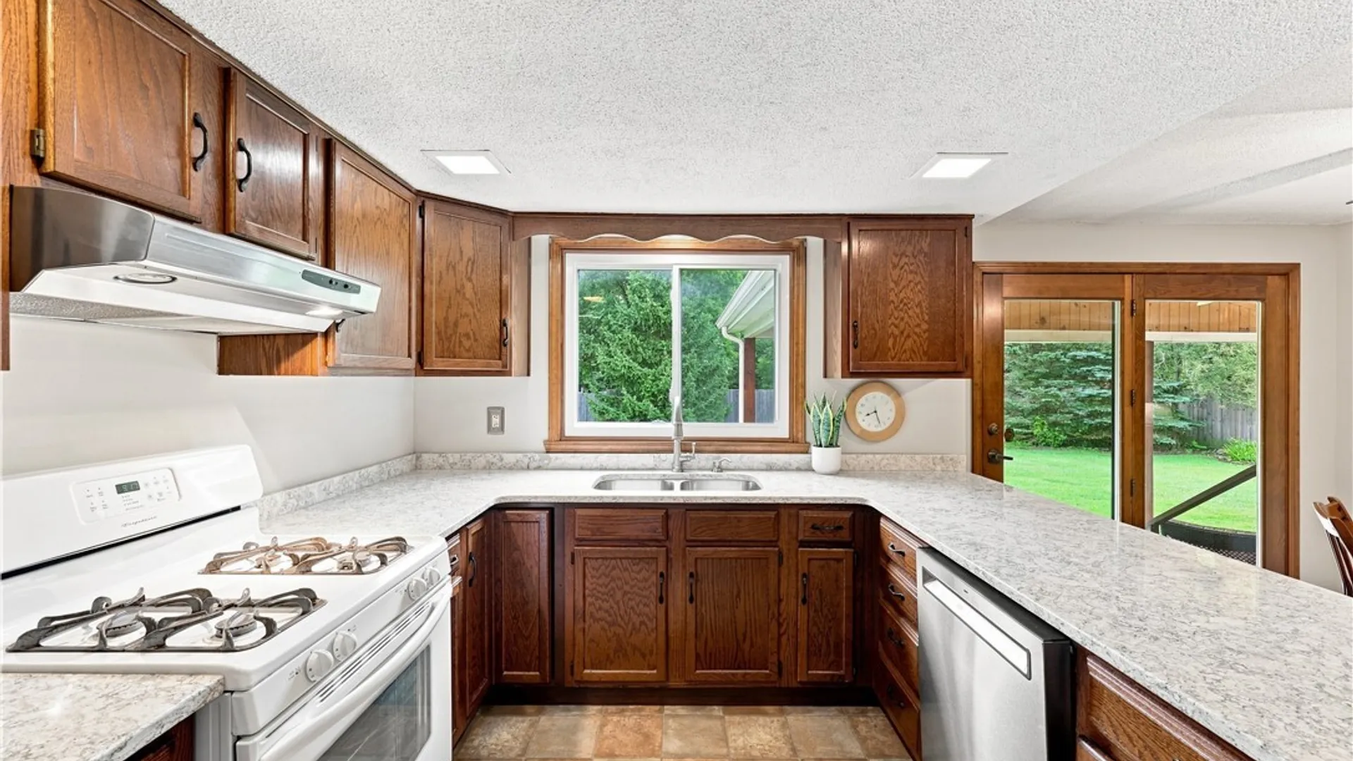 Property at 52 Cedar Ridge Drive, West Seneca, NY 14224 15
