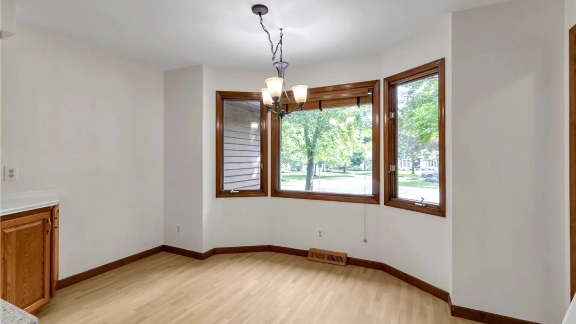Property at 35 High Court, Amherst, NY 14226 11