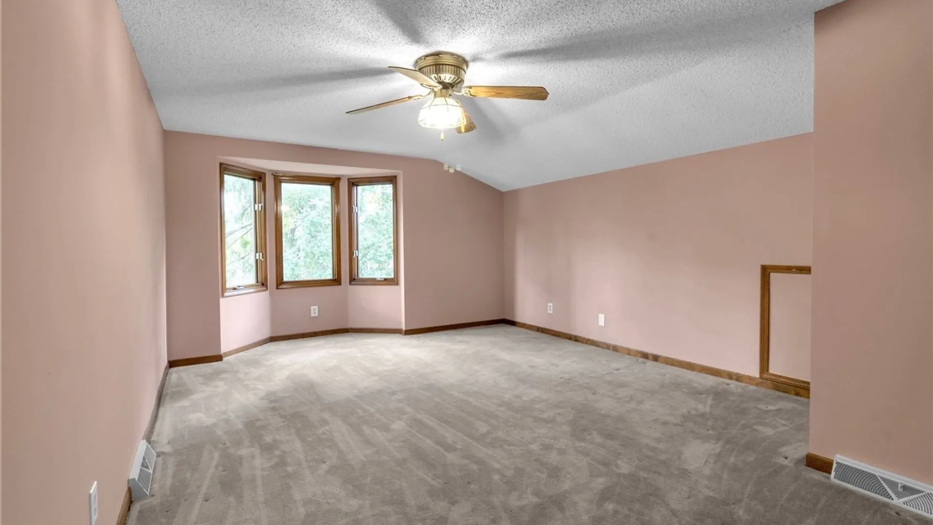 Property at 35 High Court, Amherst, NY 14226 28