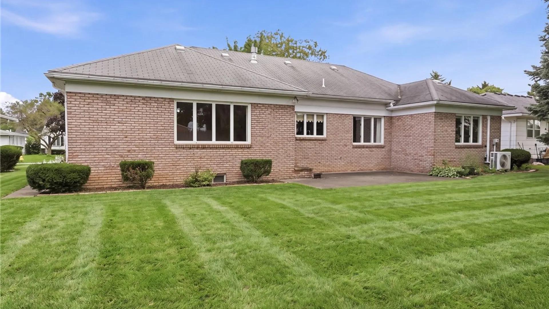 Property at 24 Pinecliff Drive, Rochester, NY 14609 4