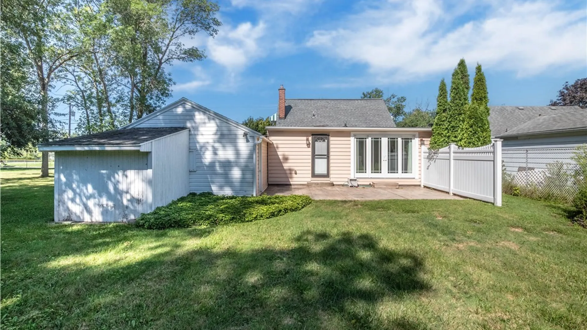 Property at 409 Ivyhurst Rd N, Amherst, NY 14226 8