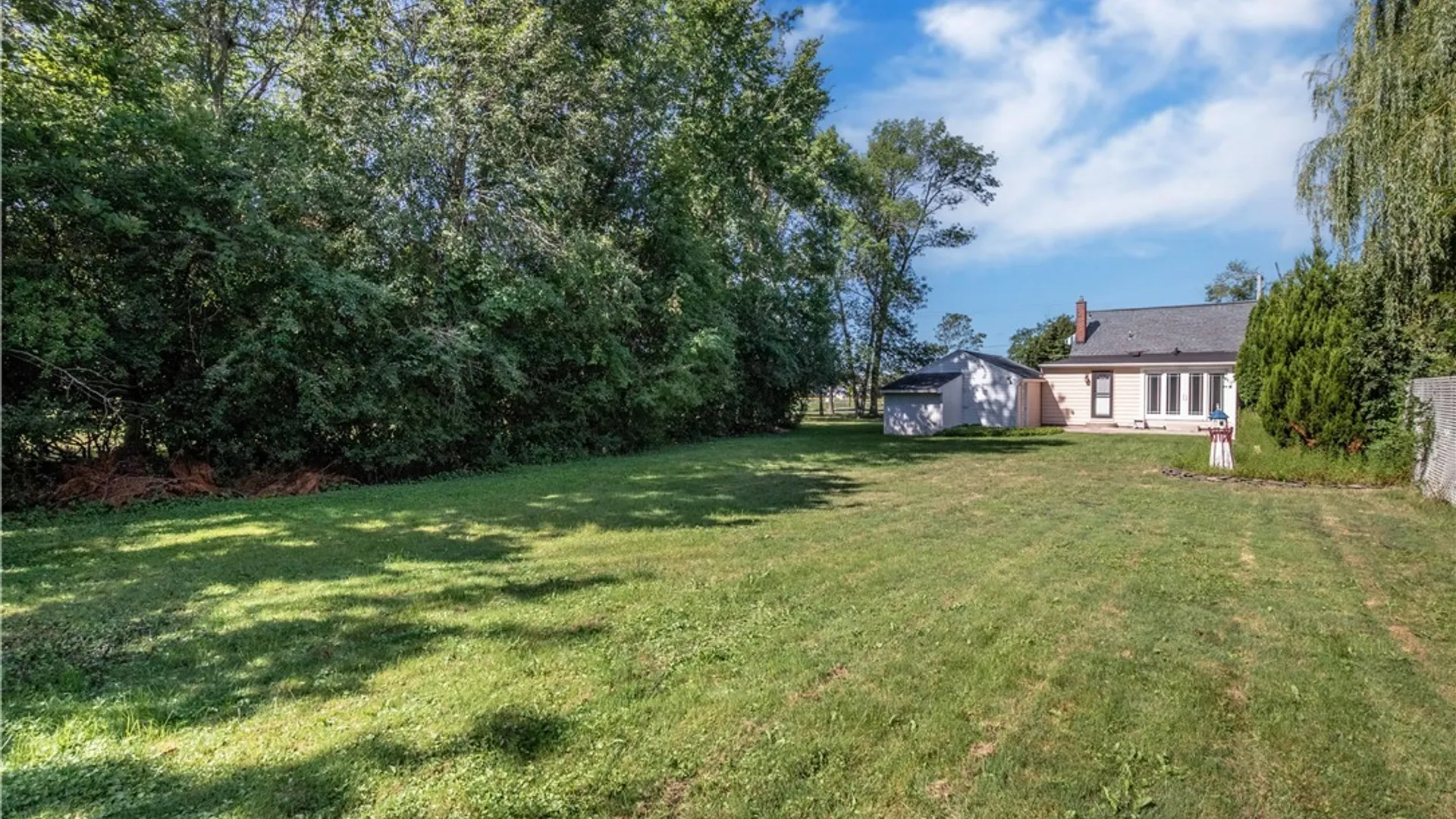 Property at 409 Ivyhurst Rd N, Amherst, NY 14226 9