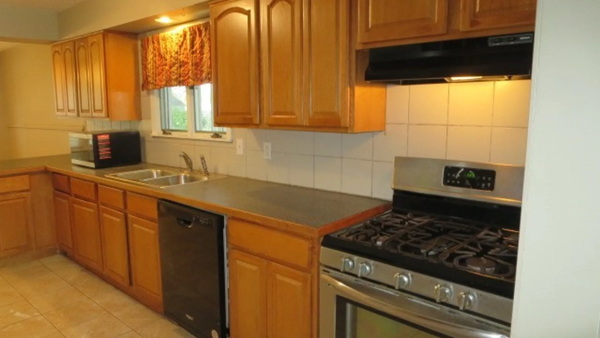 Property at 5716 Lakeview Terrace, Hamburg, NY 14085 4