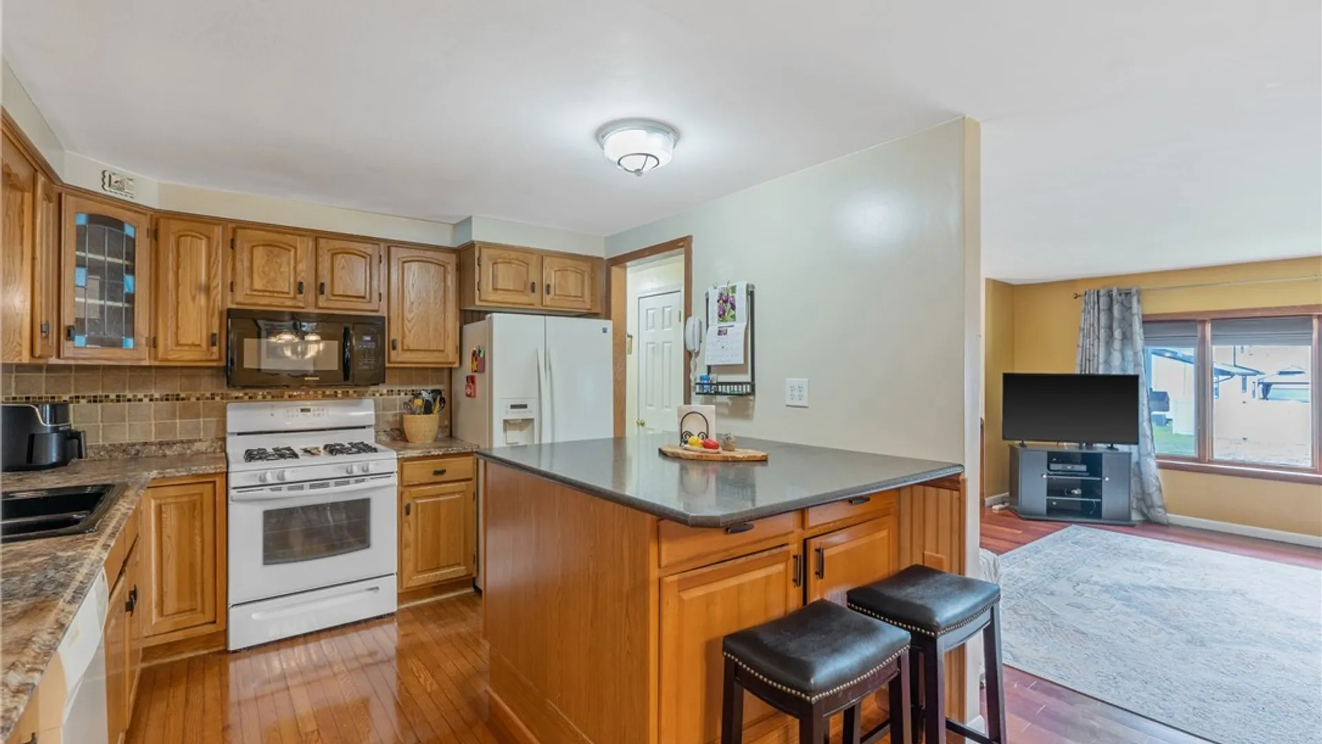 Property at 5379 Vineyard Drive, Clay, NY 13041 9