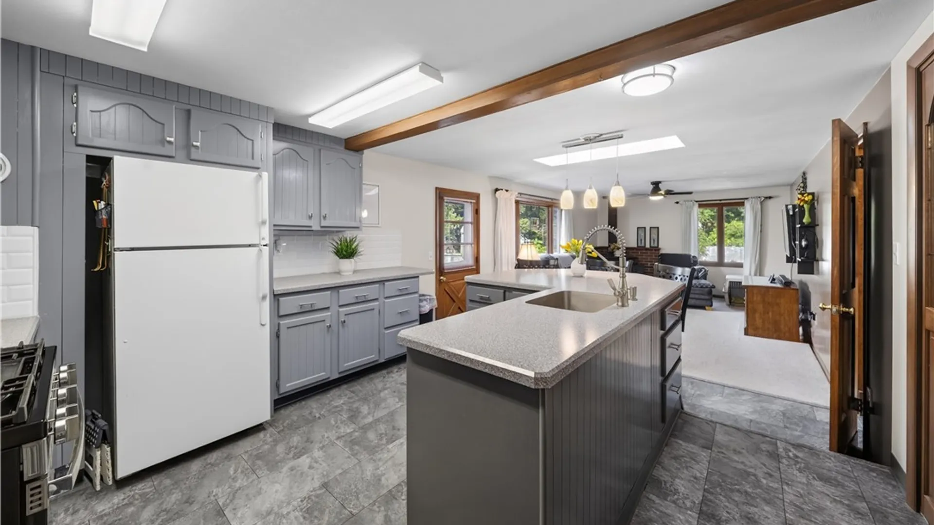 Property at 106 Edden Ln, Clay, NY 13212 10