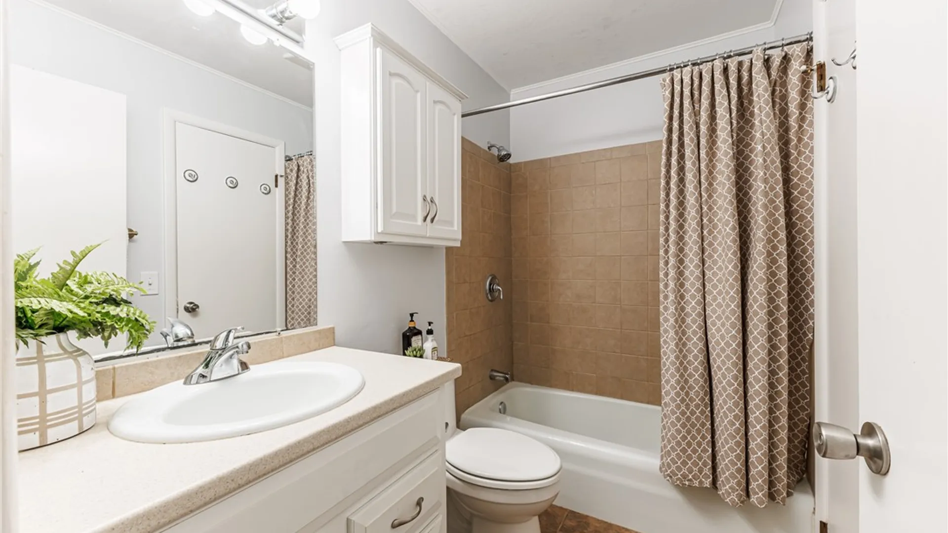 Property at 916 Eastbrooke Lane, Brighton, NY 14618 20