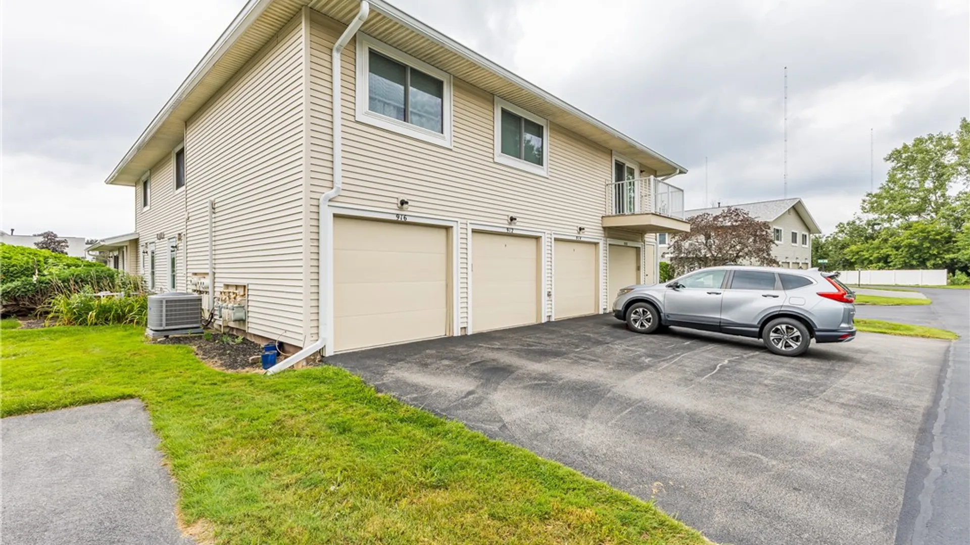 Property at 916 Eastbrooke Lane, Brighton, NY 14618 23