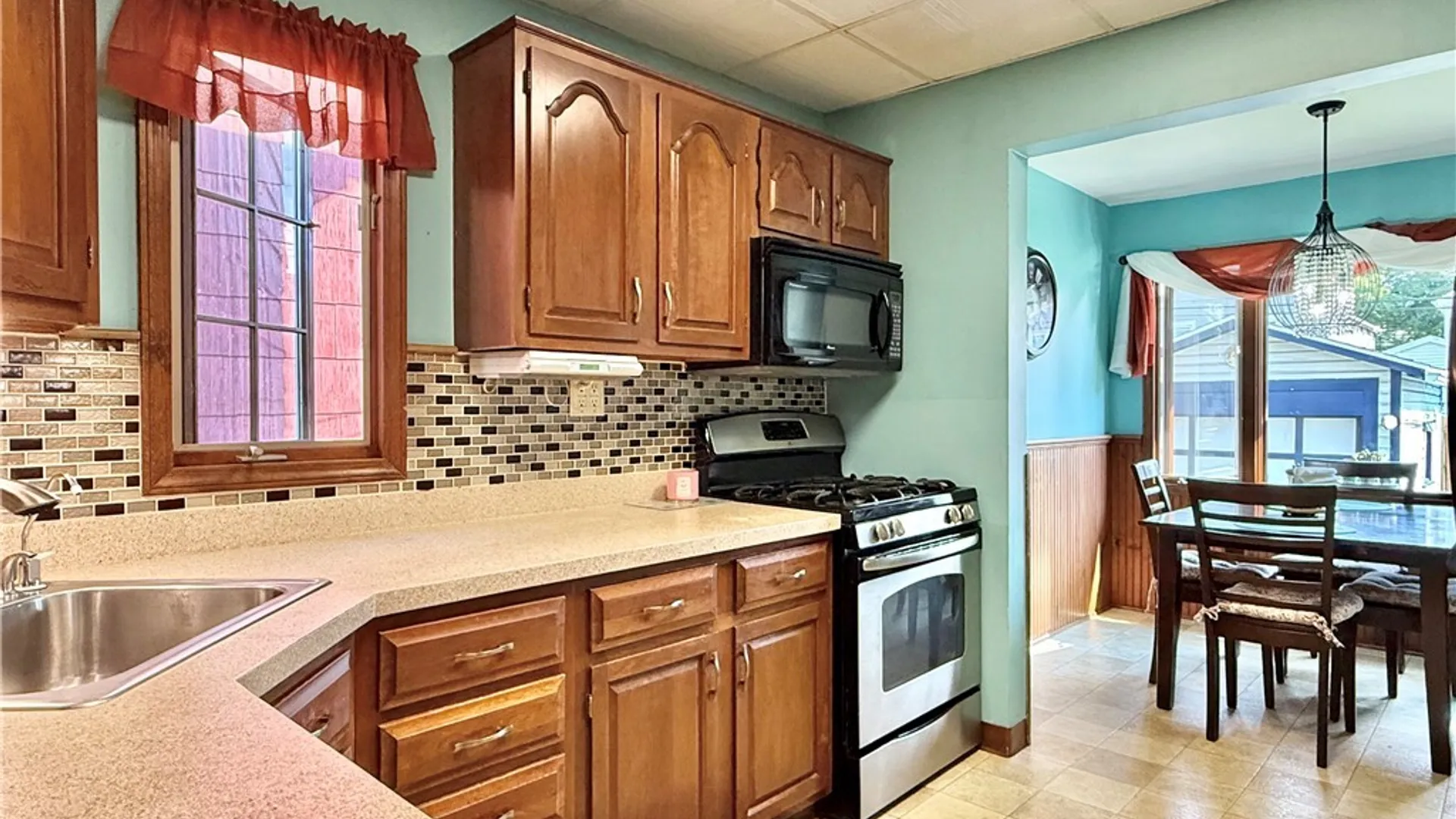 Property at 261 Sanders Road, Buffalo, NY 14216 11