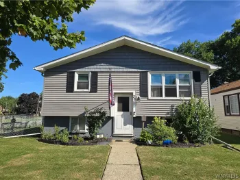 Property at 38 Colonial Dr, Tonawanda, NY 14150