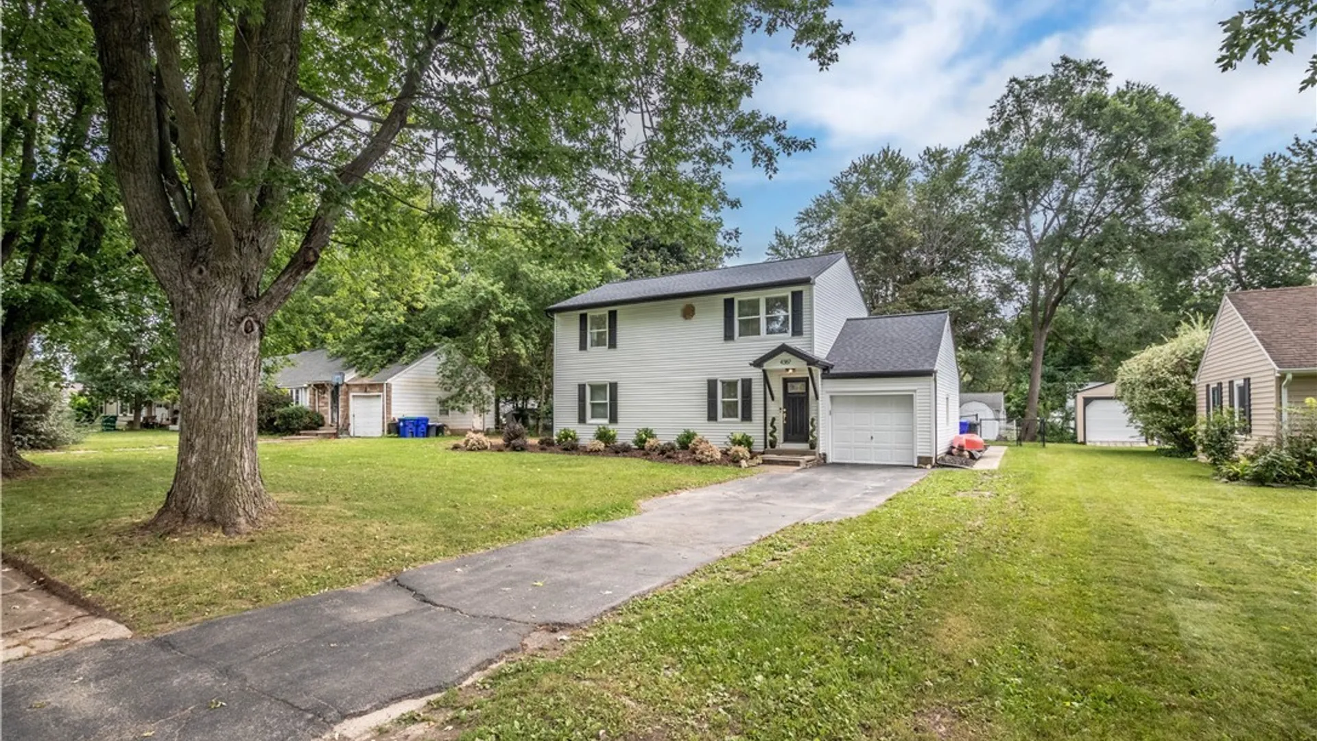 Property at 4387 Barton Road, Clarence, NY 14031 4