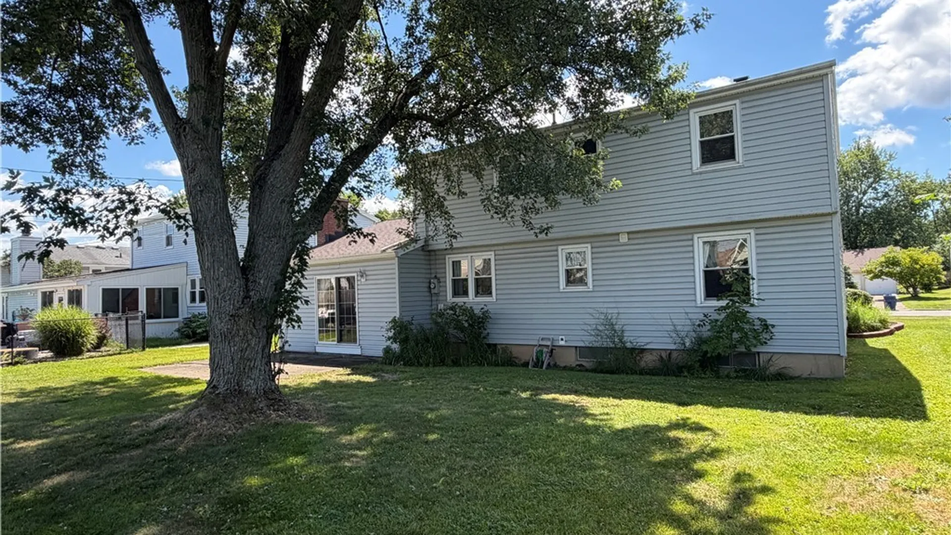 Property at 64 Robin Hill Dr Drive, Amherst, NY 14221 4