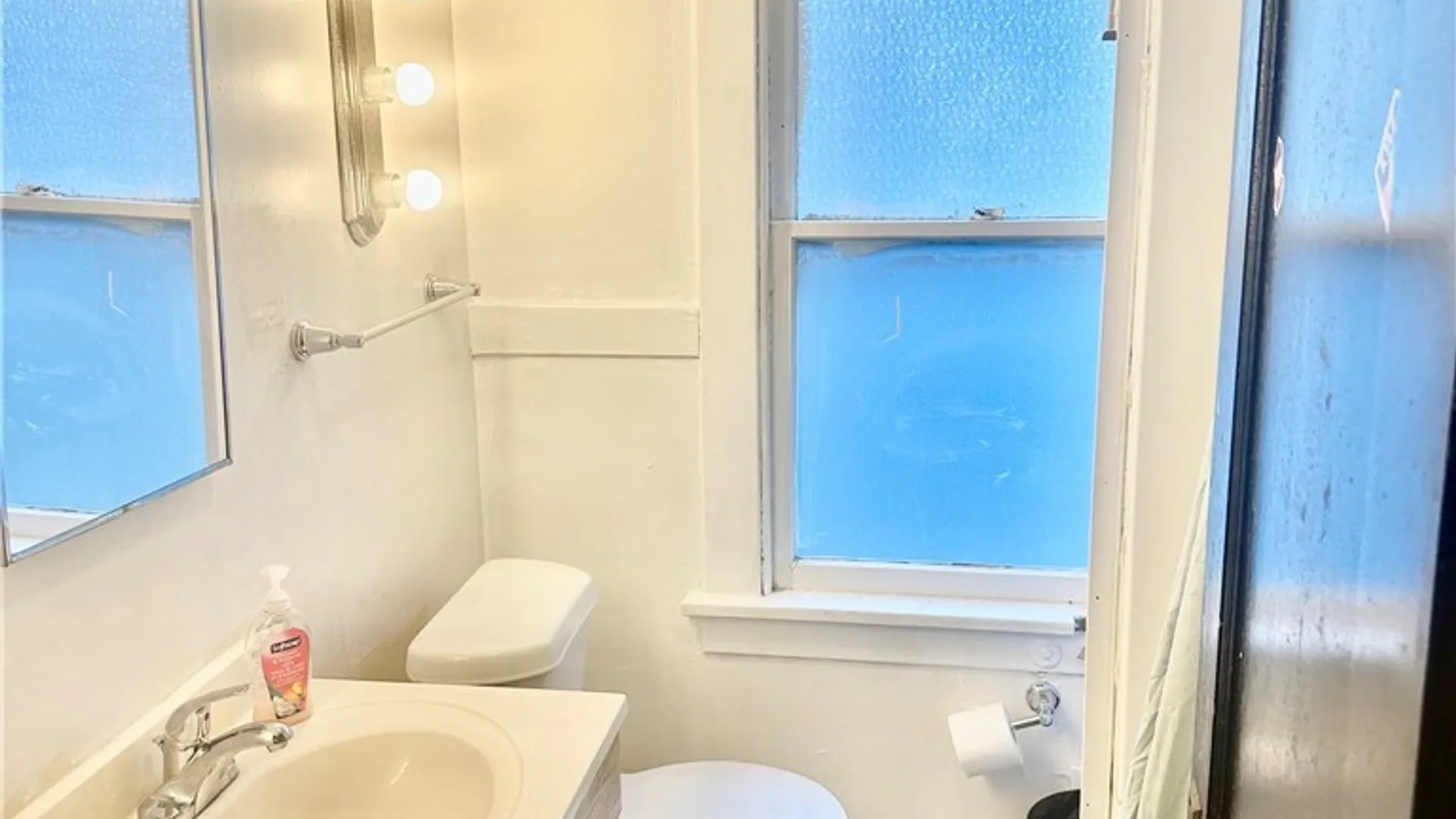 Property at 129 W Northrup Place, Buffalo, NY 14214 10