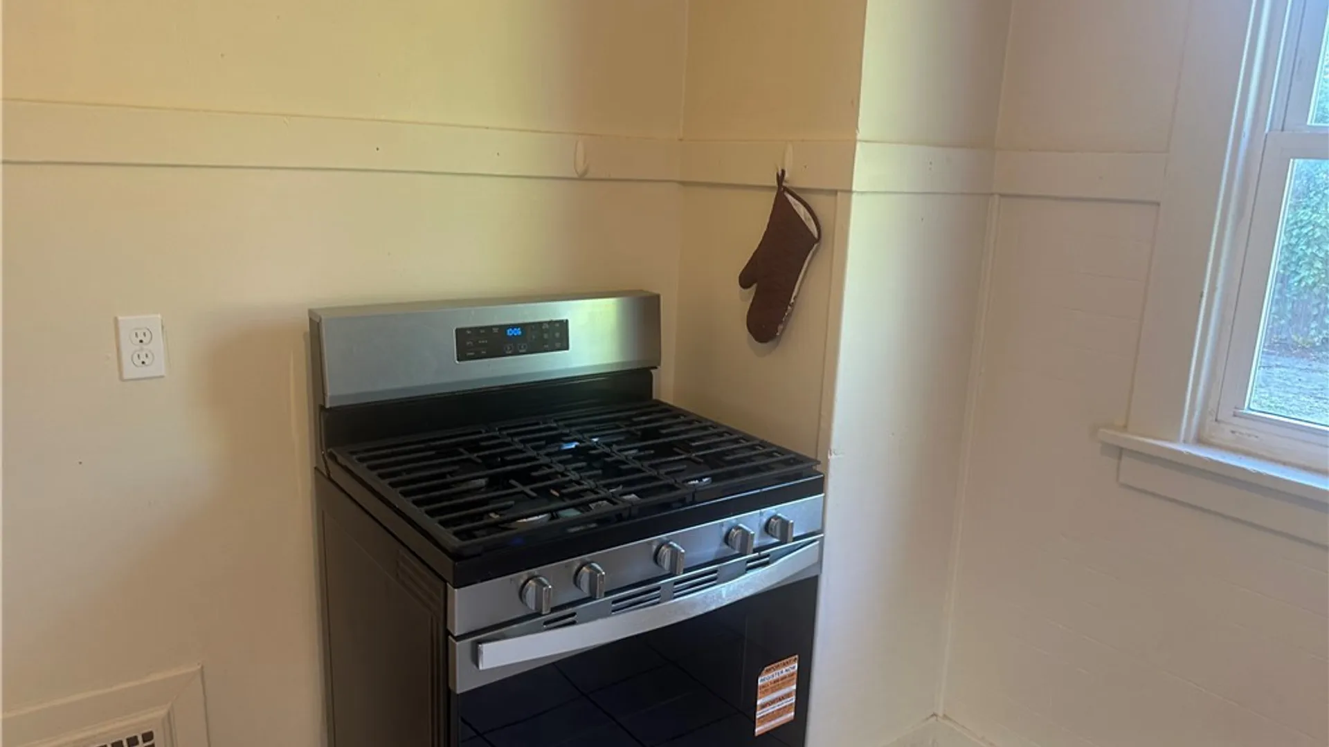 Property at 129 W Northrup Place, Buffalo, NY 14214 11