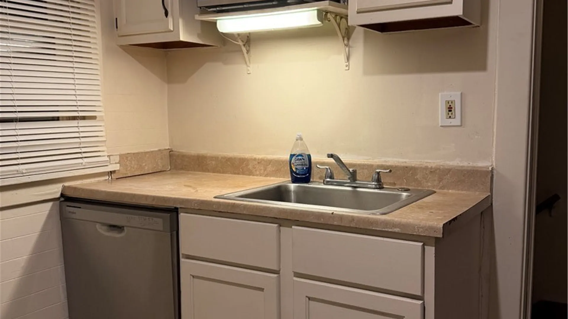 Property at 129 W Northrup Place, Buffalo, NY 14214 9