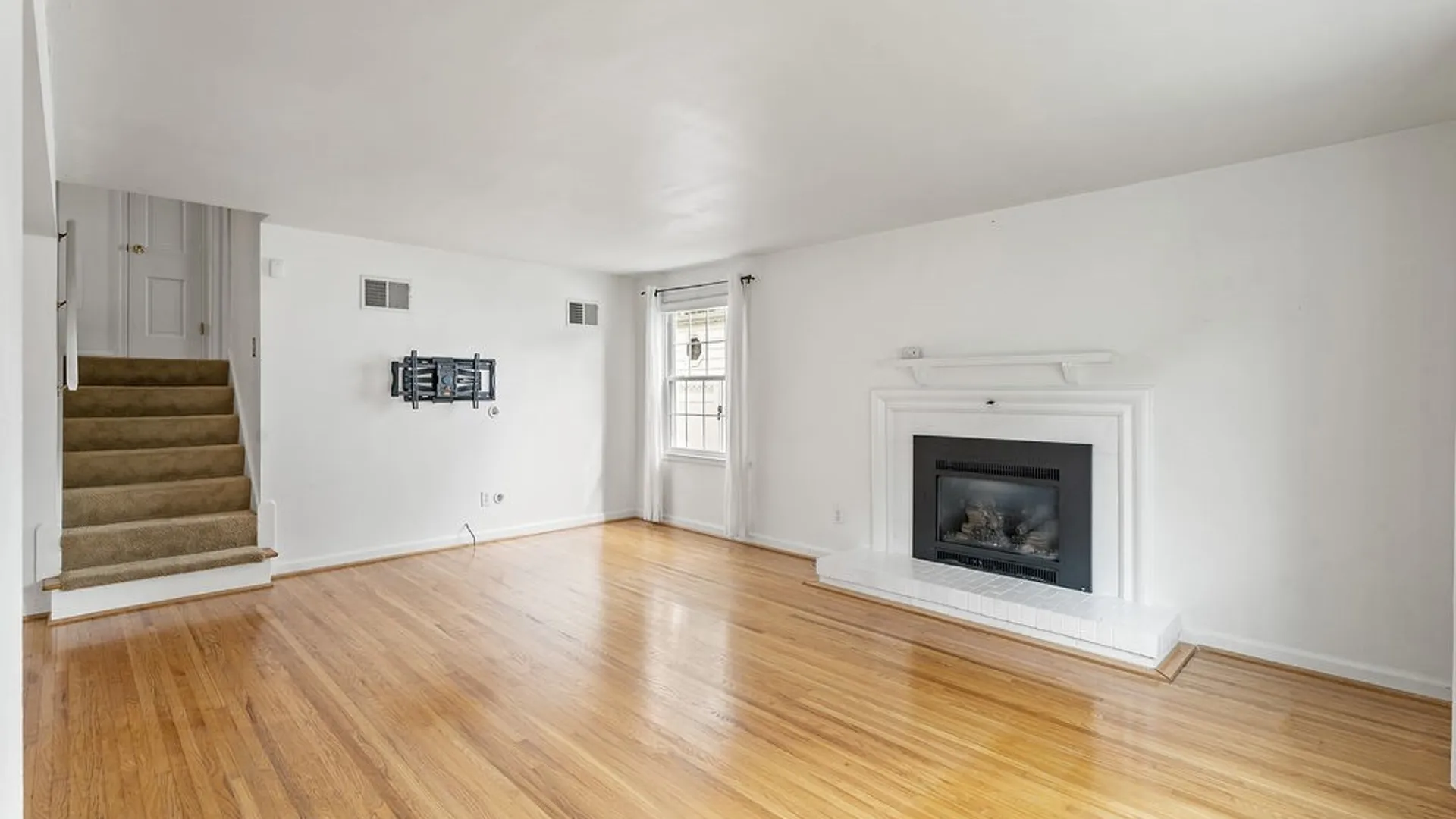 Property at 398 Darwin Drive, Amherst, NY 14226 3