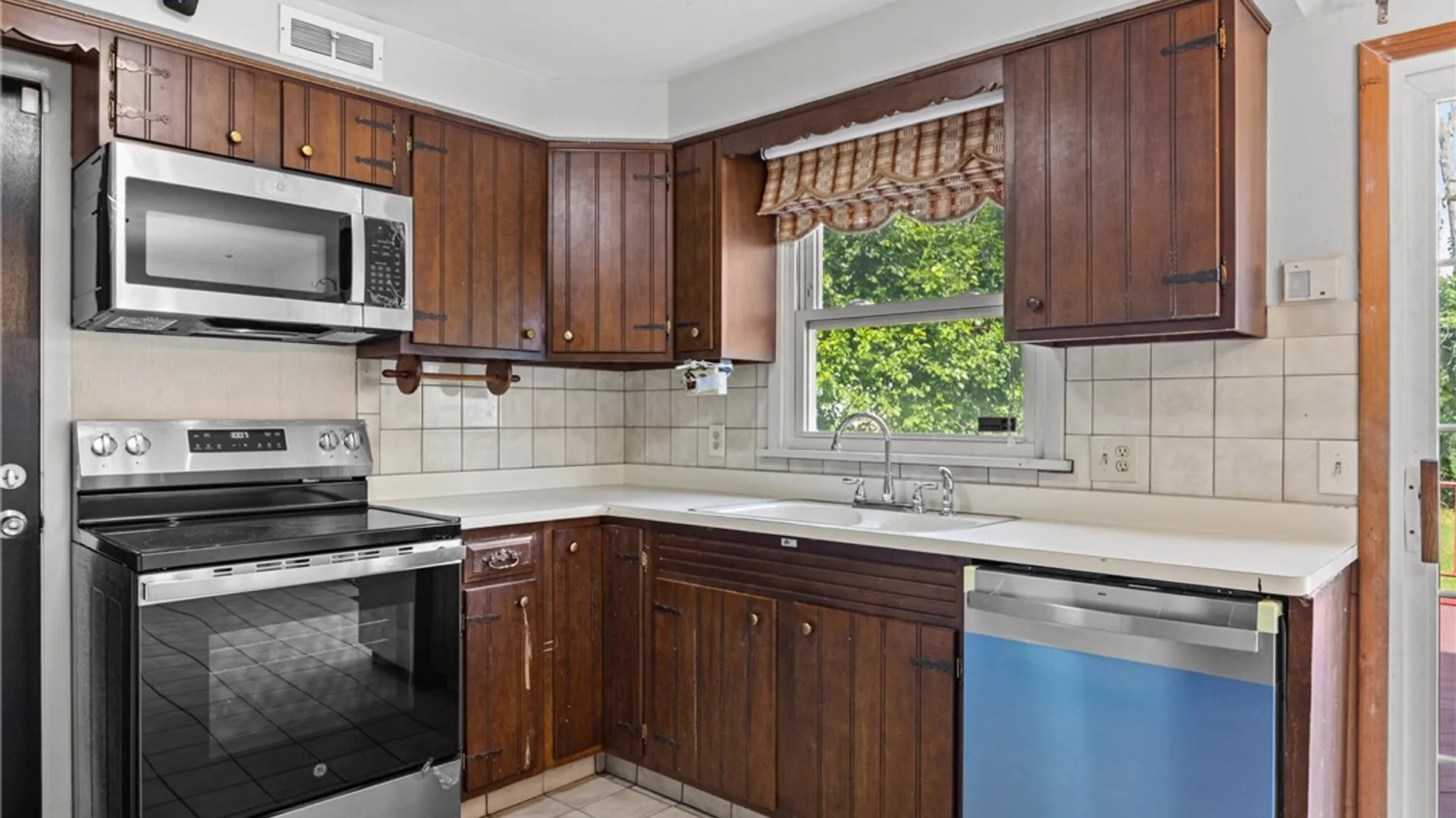Property at 44 Rossmore Street, Gates, NY 14606 15