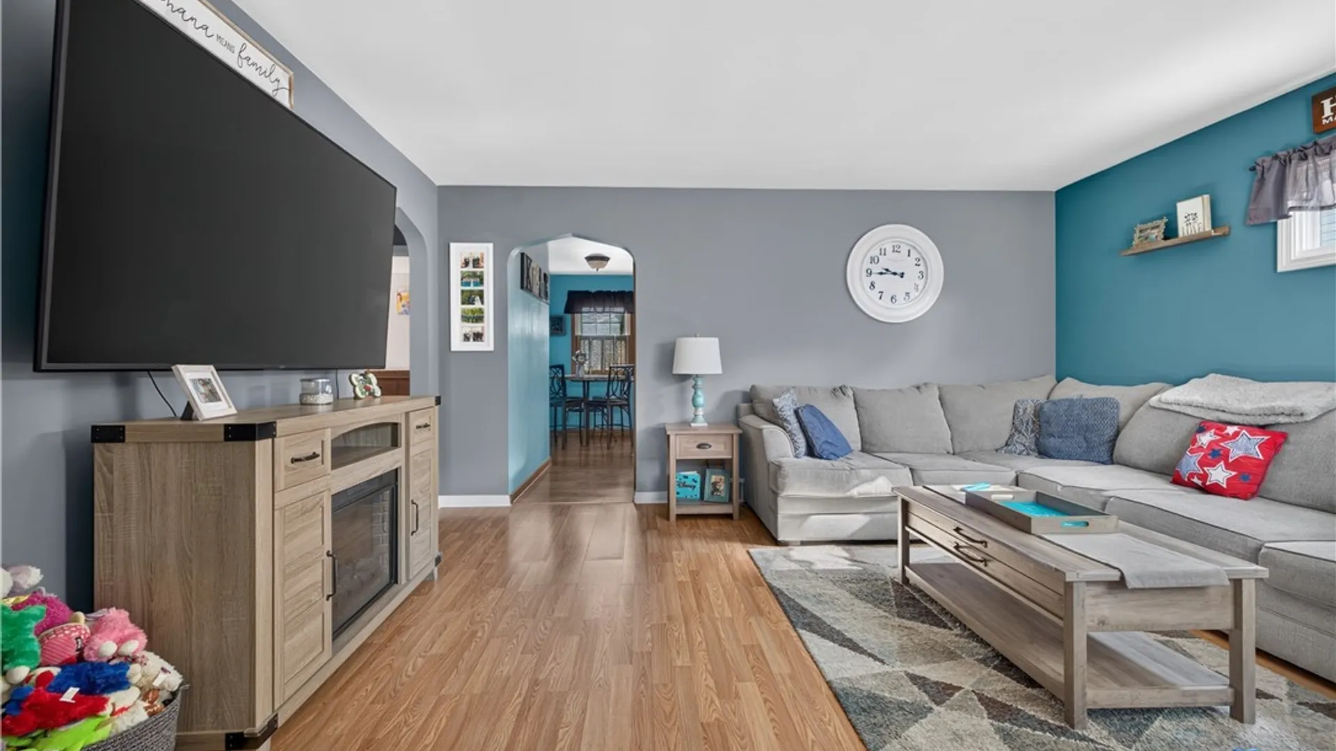 Property at 8306 Pershing Avenue, Niagara Falls, NY 14304 5