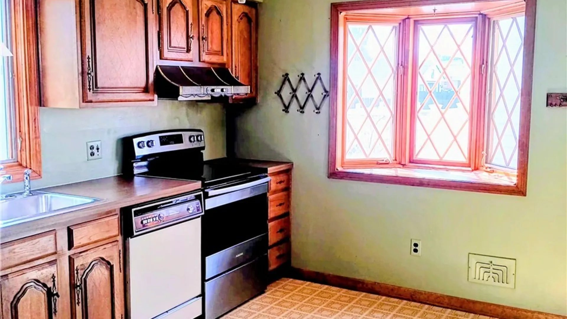 Property at 41 Petan Drive, Cheektowaga, NY 14225 5