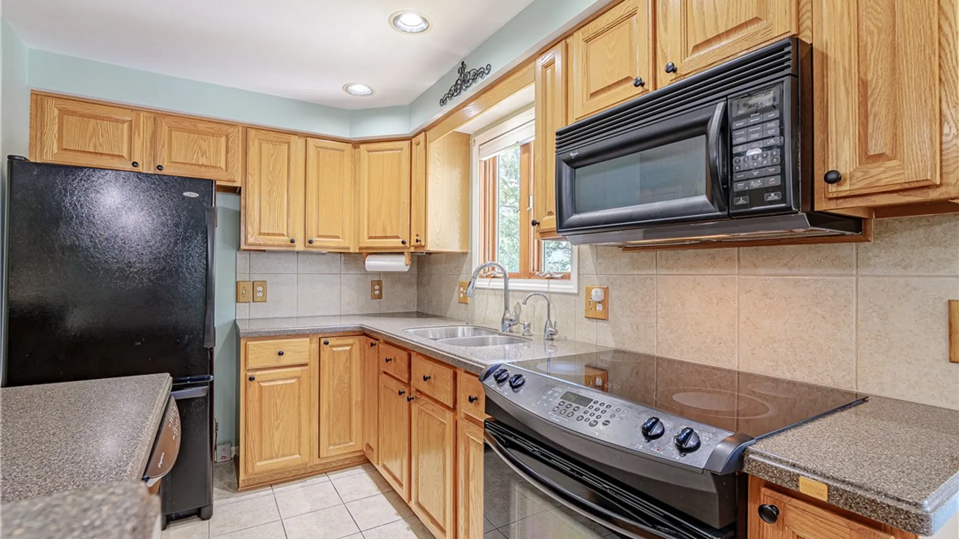 Property at 48 Churchview Lane, Henrietta, NY 14534 18