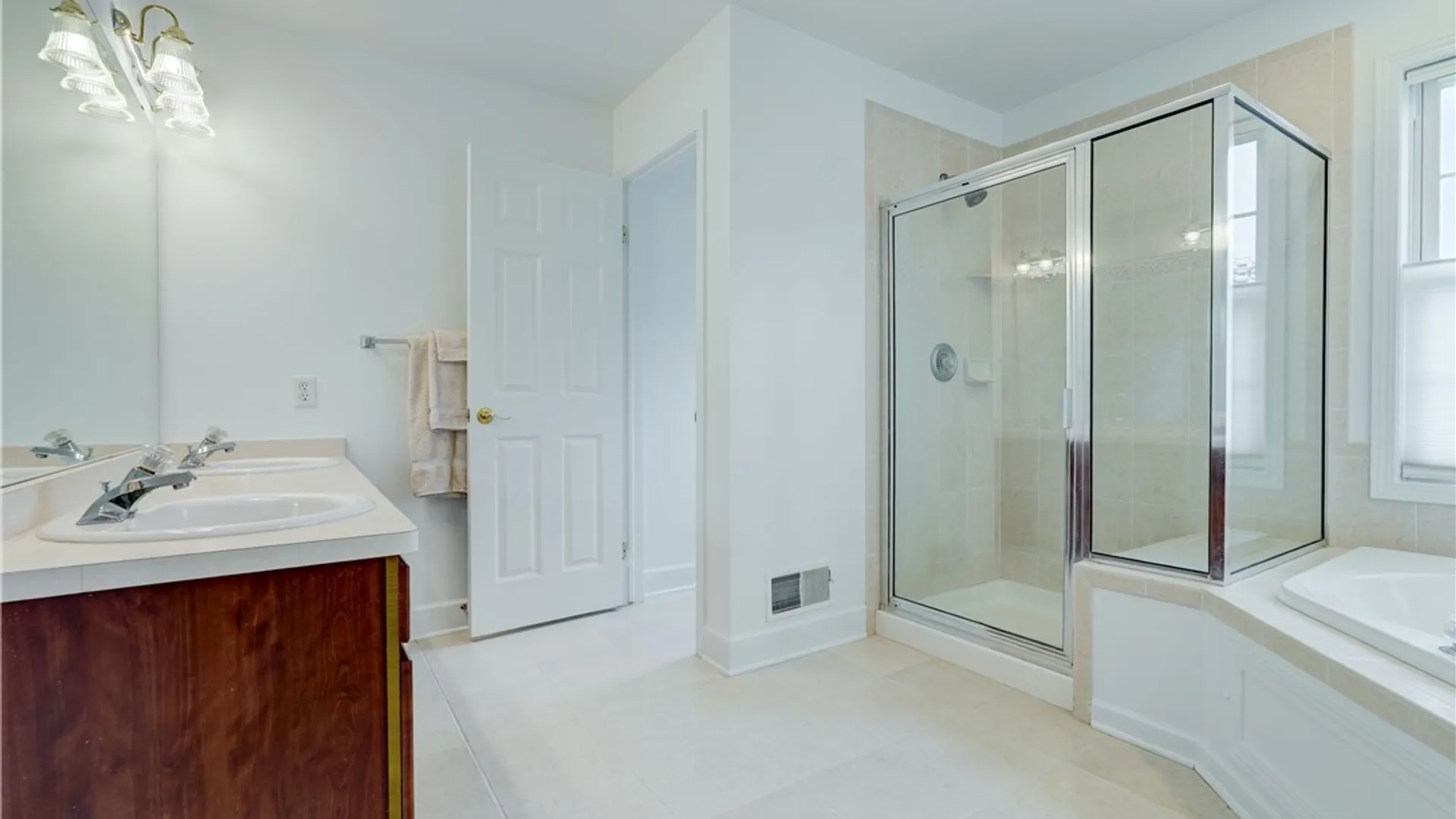 Property at 3 Post Side Lane, Pittsford, NY 14534 15