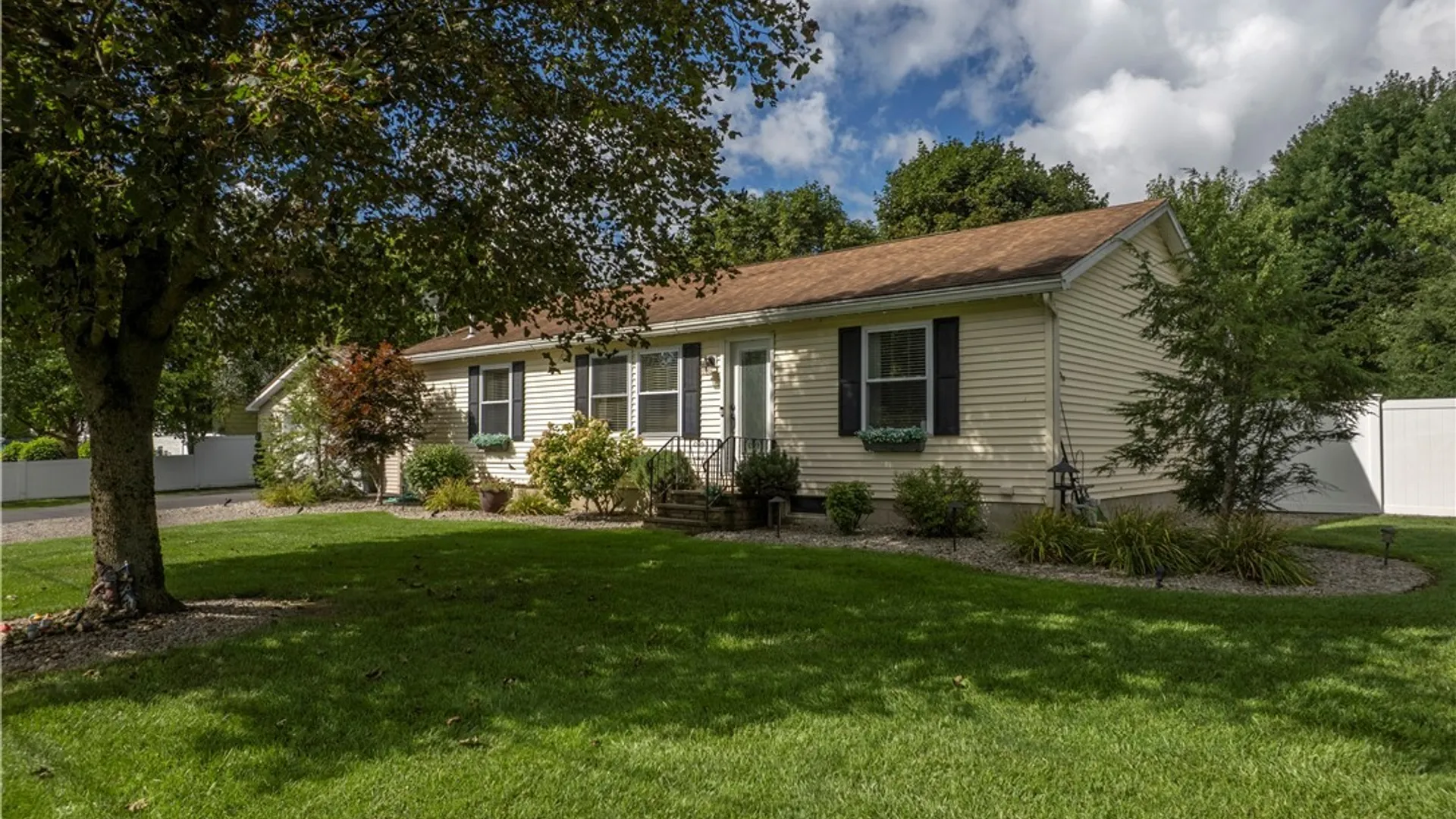 Property at 5 Concord Boulevard, New Hartford, NY 13323 46