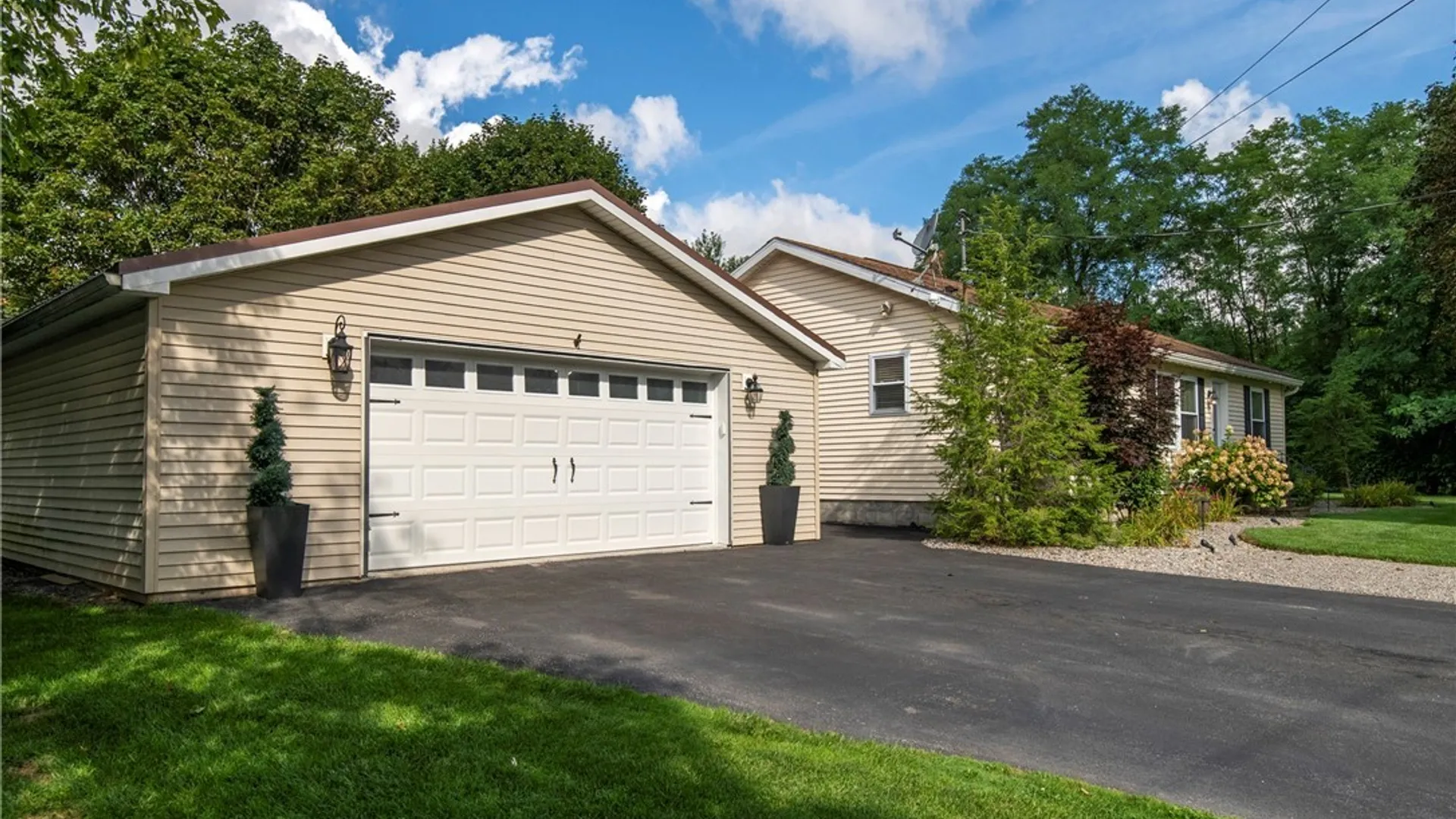 Property at 5 Concord Boulevard, New Hartford, NY 13323 47