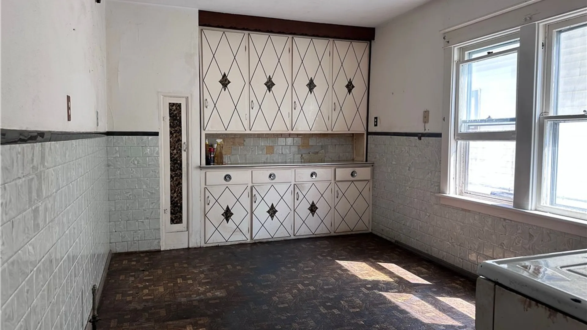 Property at 252 Roslyn Street, Buffalo, NY 14215 5