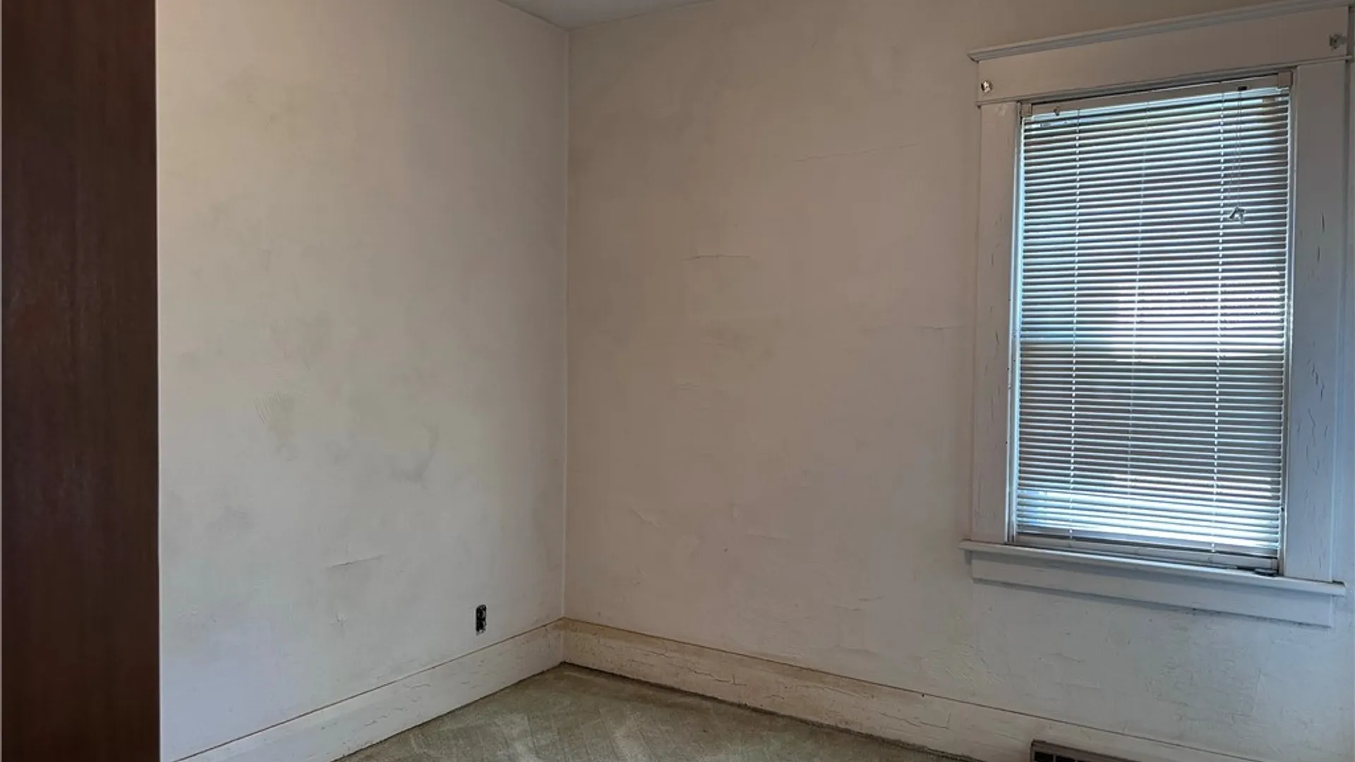 Property at 252 Roslyn Street, Buffalo, NY 14215 9