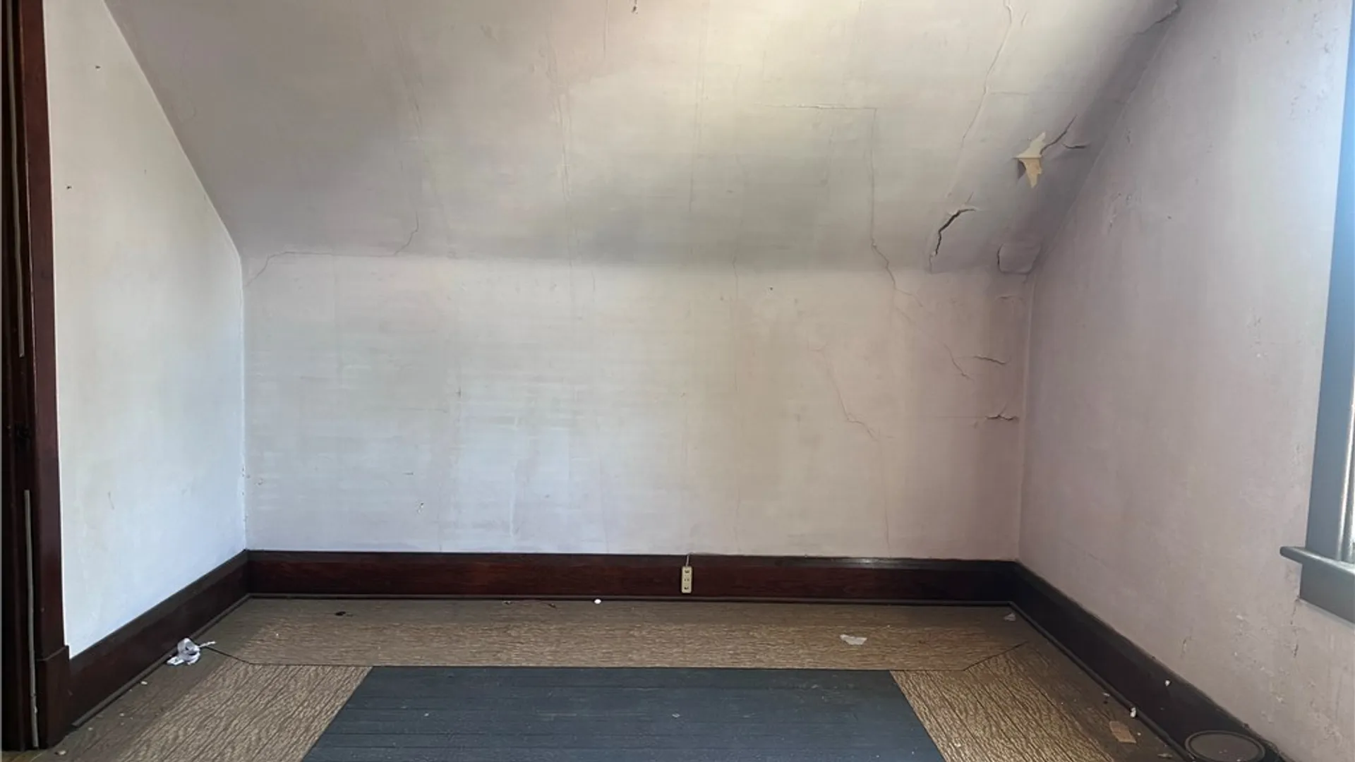 Property at 252 Roslyn Street, Buffalo, NY 14215 11