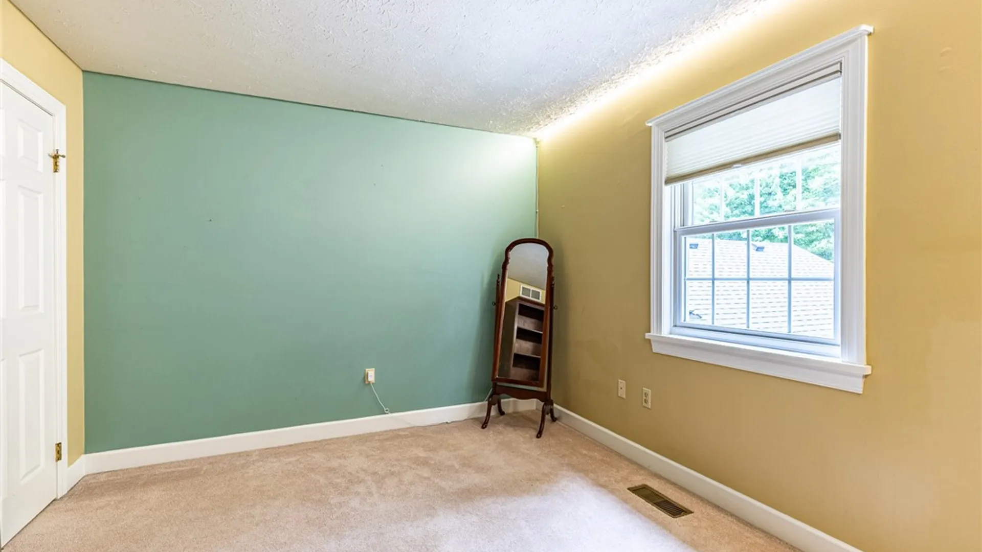 Property at 478 Sandystone Circle, Webster, NY 14580 28