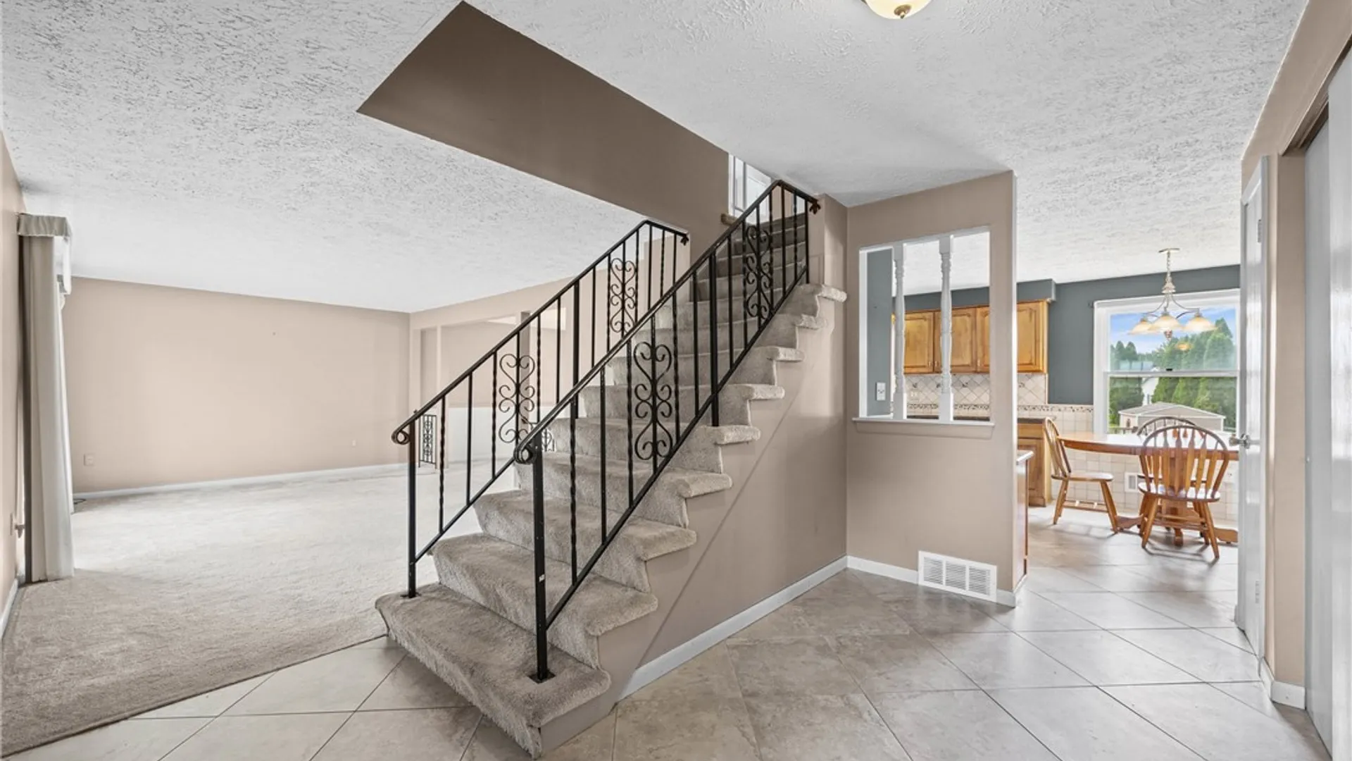 Property at 46 Olde Harbour, Greece, NY 14612 10