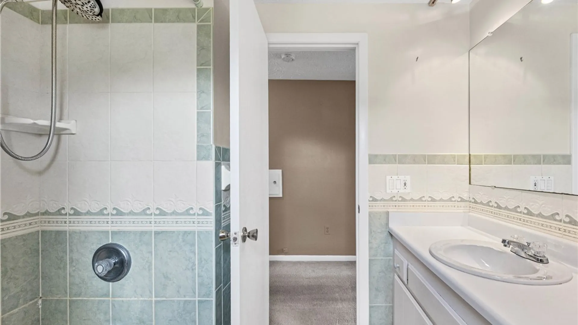 Property at 46 Olde Harbour, Greece, NY 14612 29