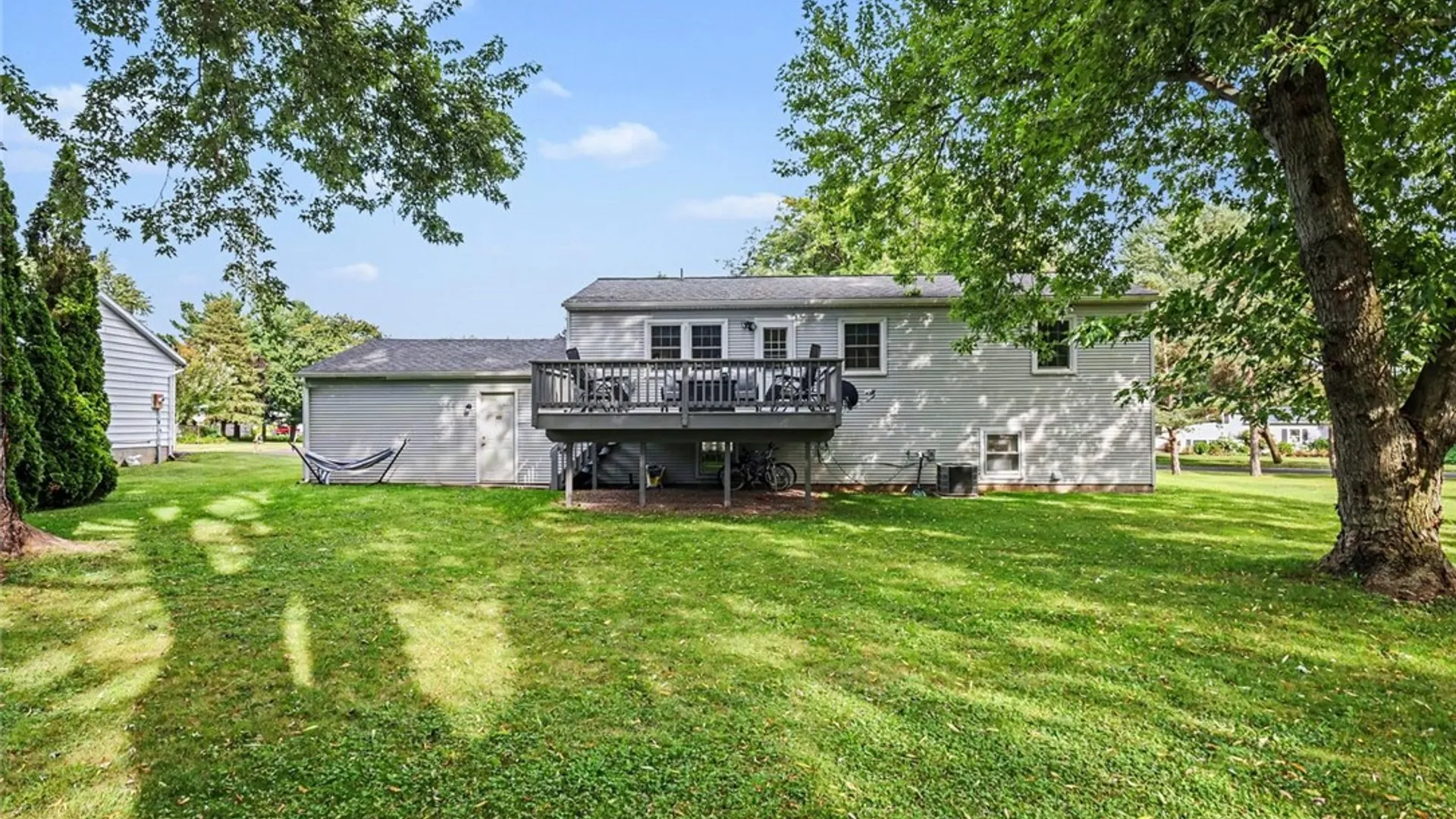 Property at 16 Strussenberg Drive, Parma, NY 14468 24