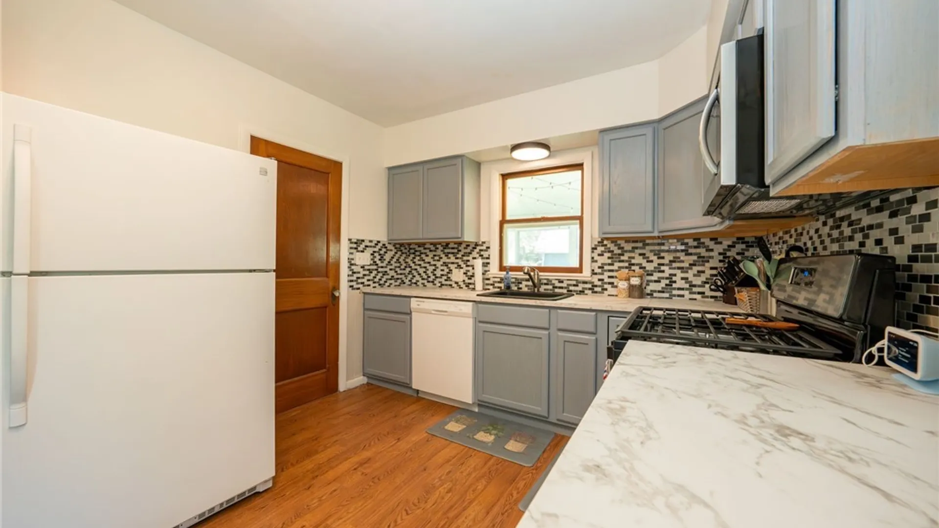 Property at 4 Kent Avenue, Hamburg, NY 14219 15