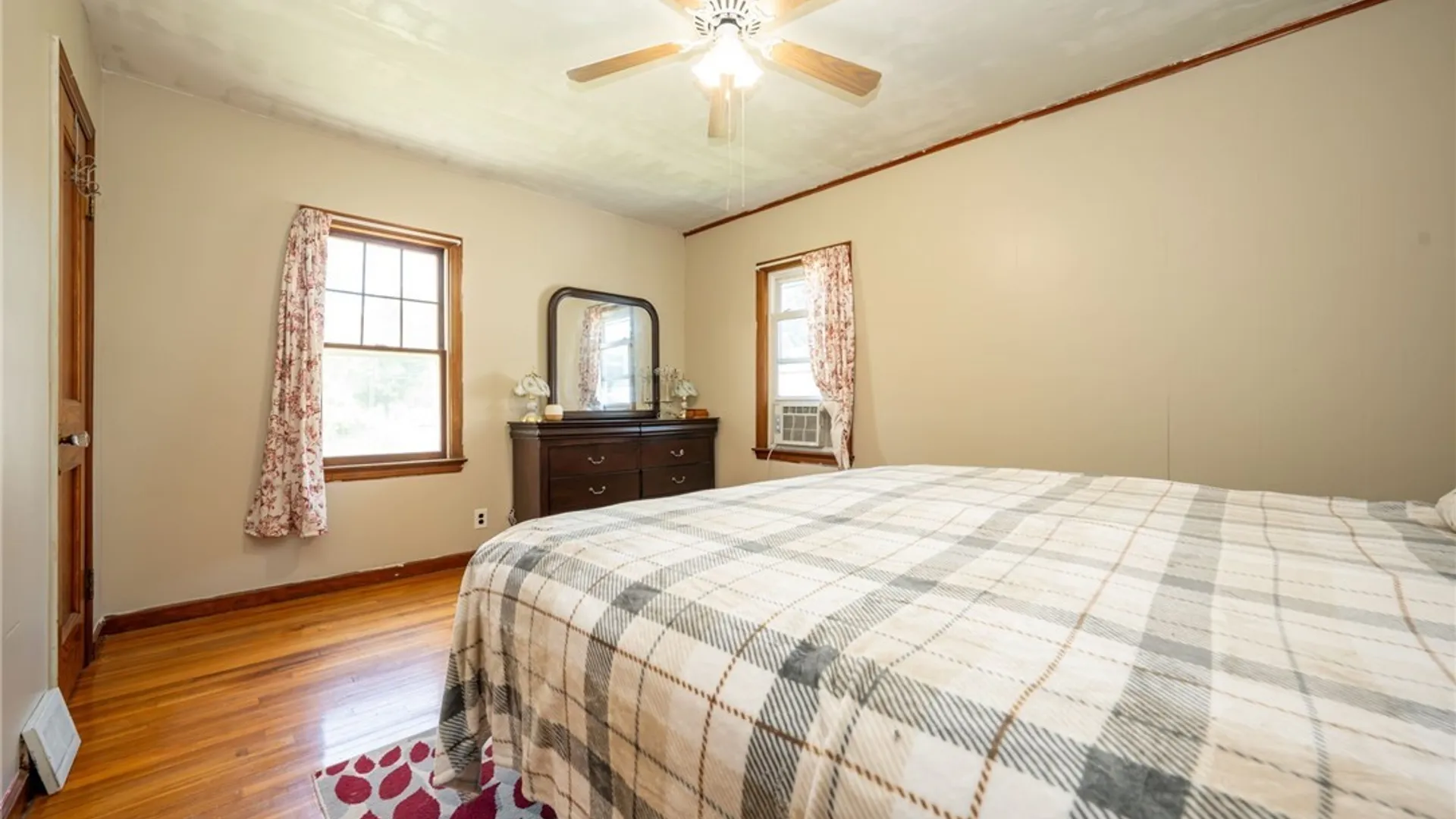 Property at 4 Kent Avenue, Hamburg, NY 14219 24