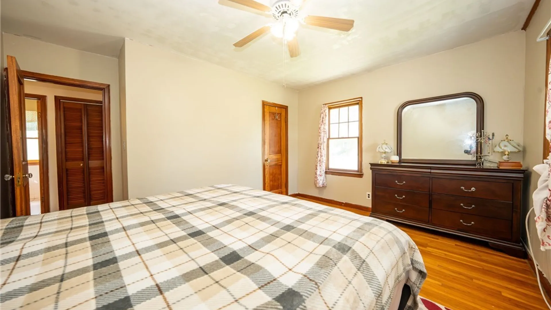 Property at 4 Kent Avenue, Hamburg, NY 14219 26