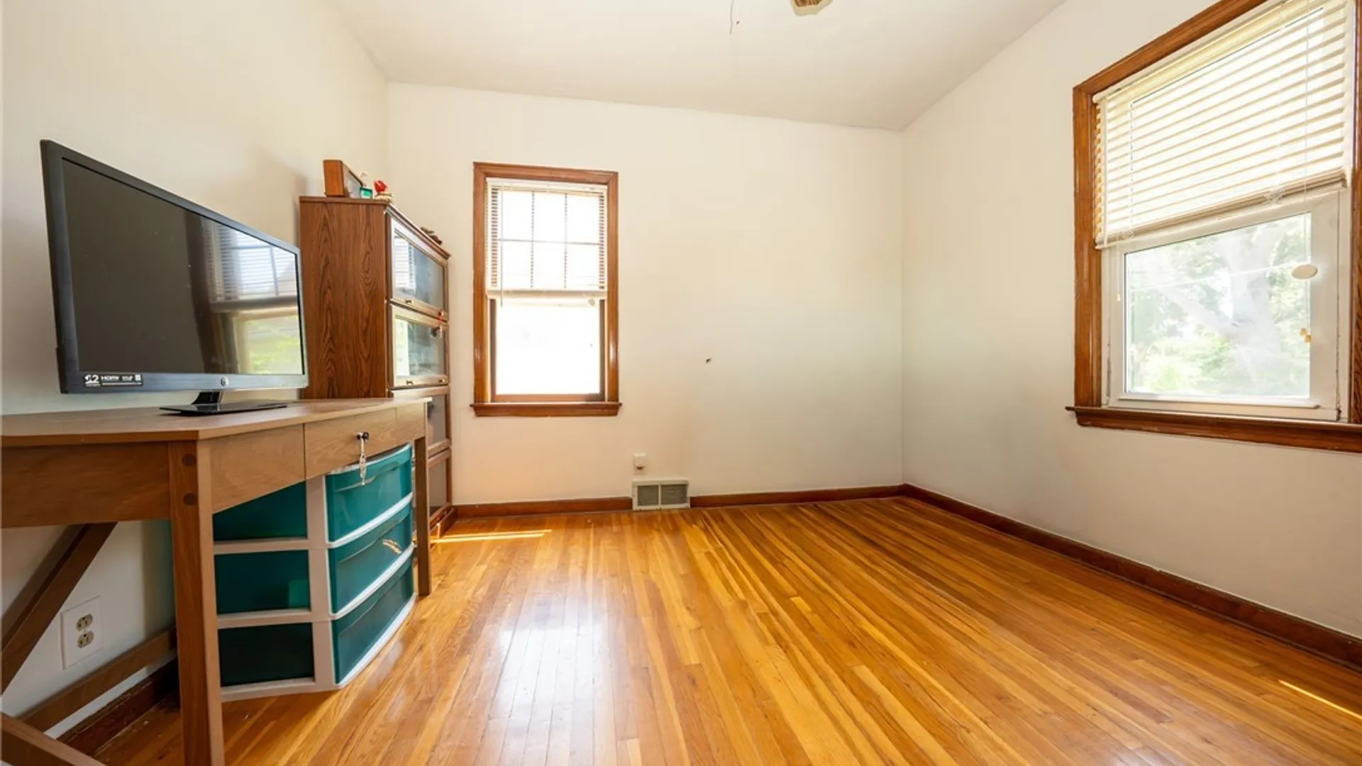 Property at 4 Kent Avenue, Hamburg, NY 14219 19
