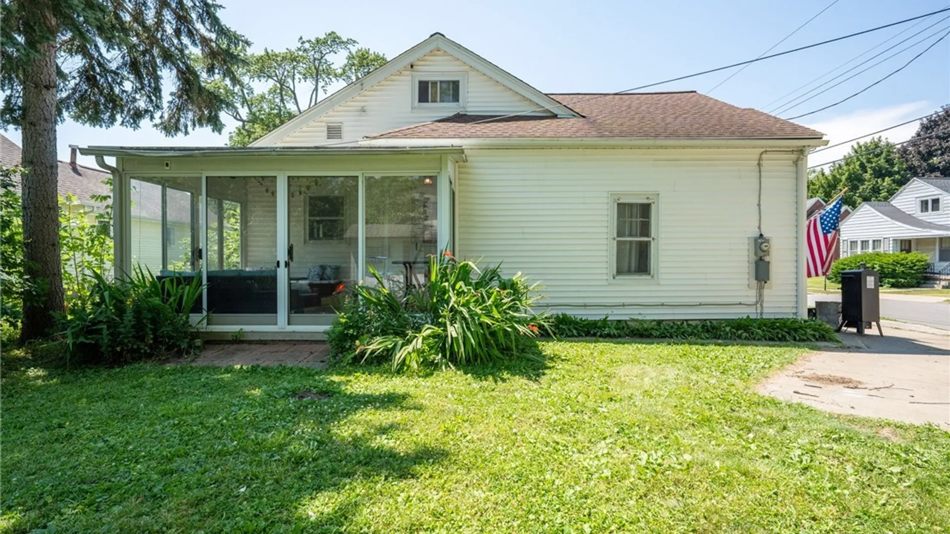 Property at 4 Kent Avenue, Hamburg, NY 14219 40
